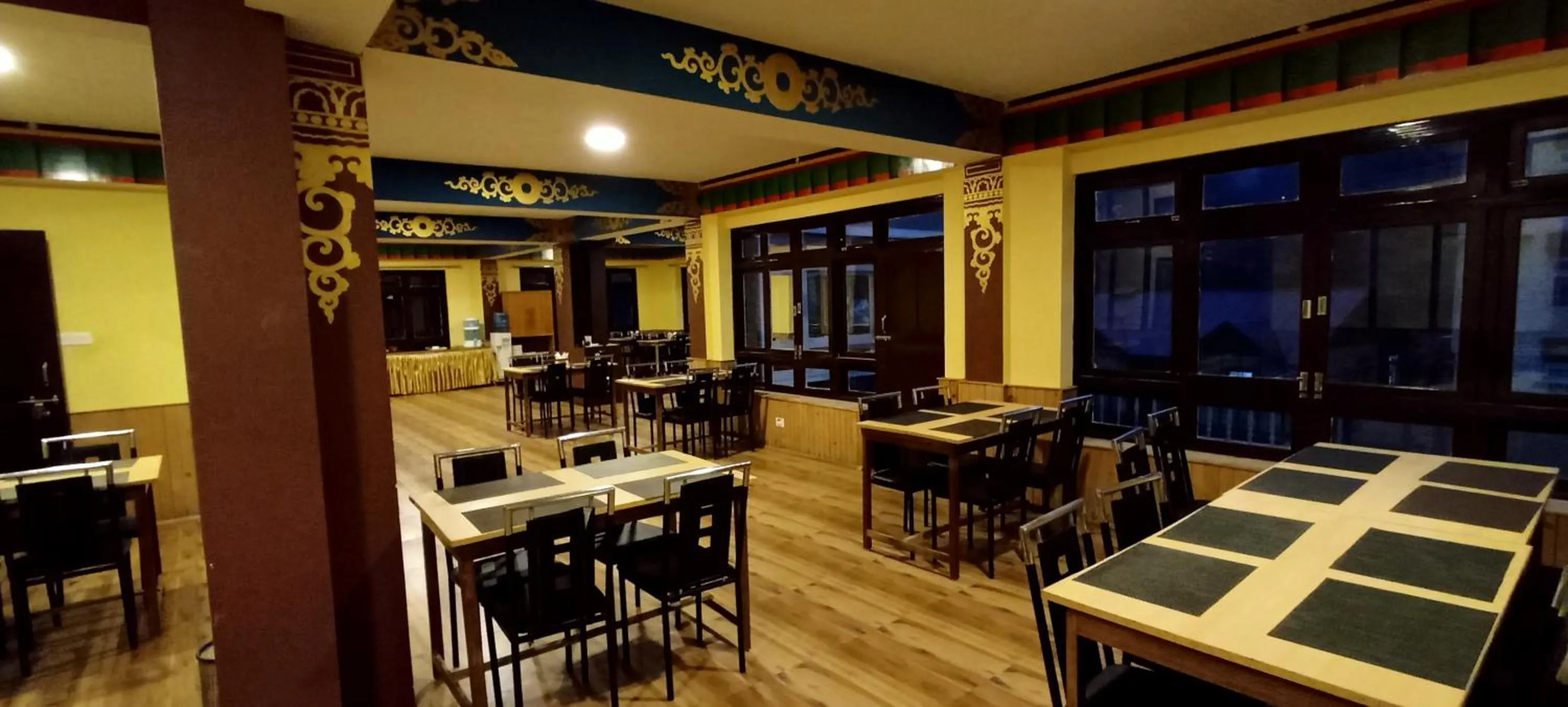 Restaurant/places to eat in Le Coxy Resort Lachung