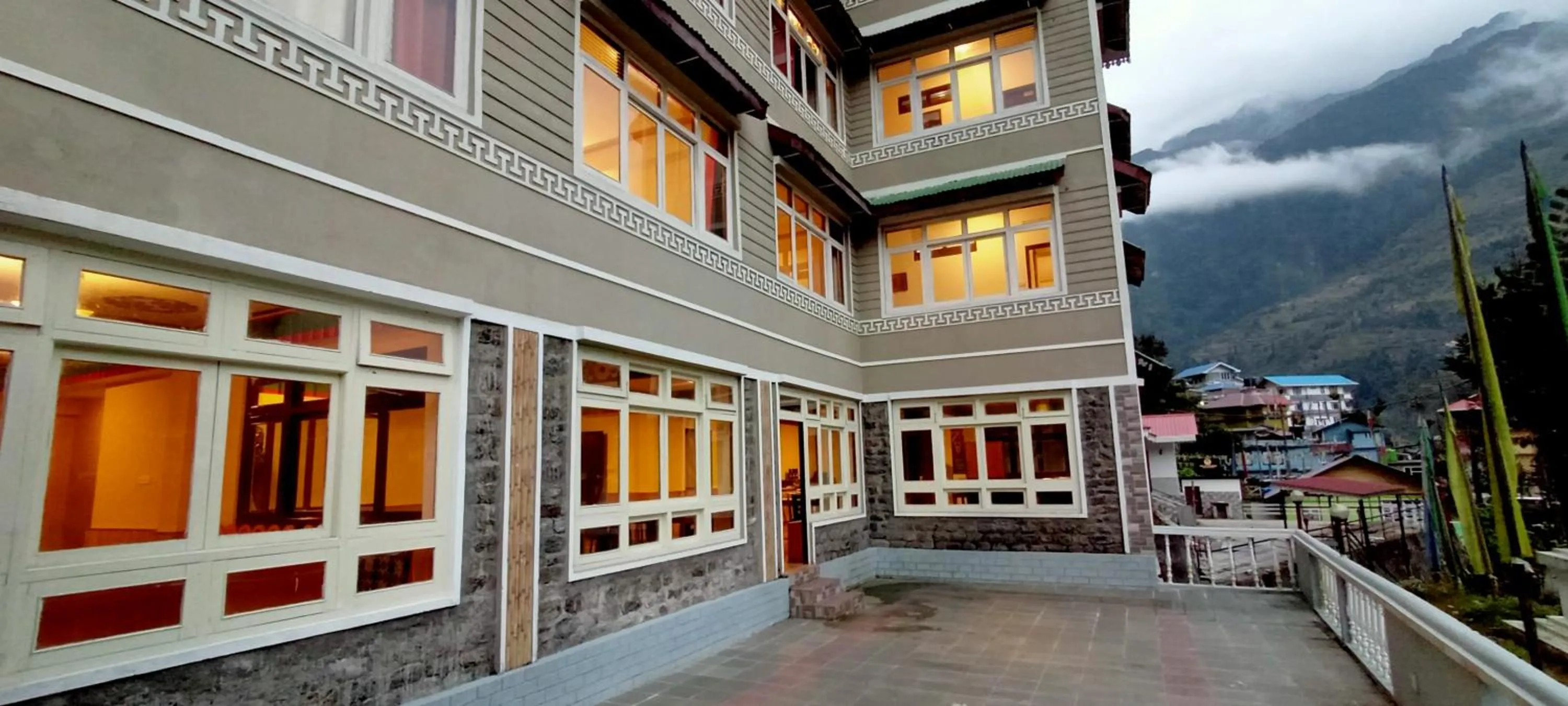 Property building in Le Coxy Resort Lachung