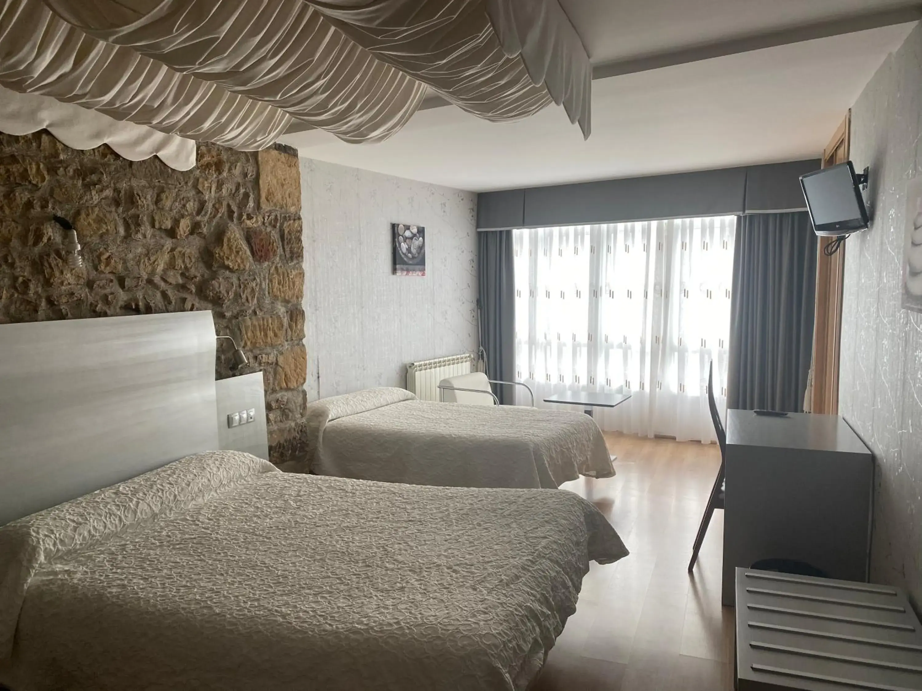 Triple Room with Bathroom - single occupancy in EL CAPRICHO DE CLEMENTE Triple Room with Bathroom - single occupancy in EL CAPRICHO DE CLEMENTE