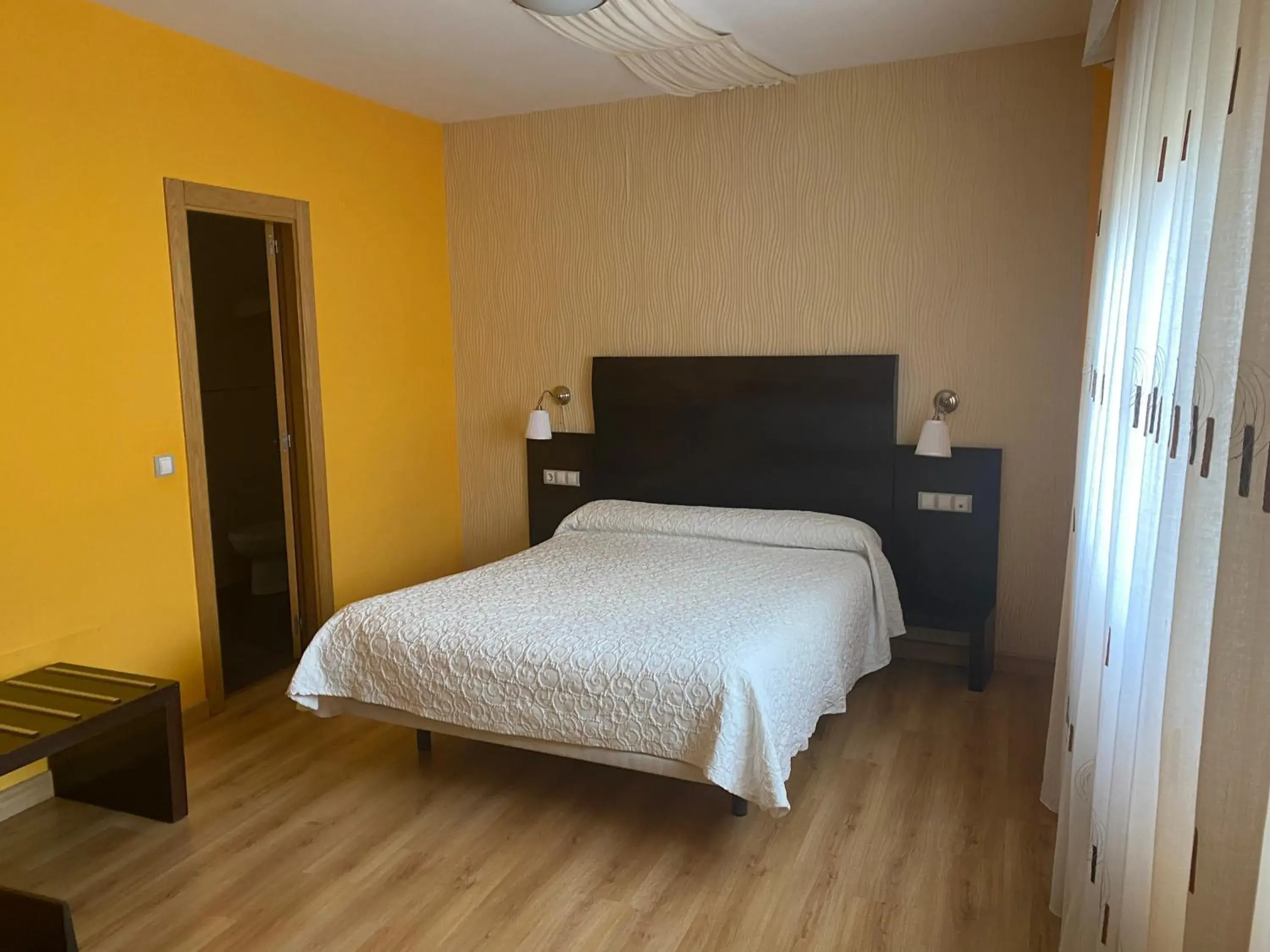 Single Room with Bathroom - single occupancy in EL CAPRICHO DE CLEMENTE Single Room with Bathroom - single occupancy in EL CAPRICHO DE CLEMENTE