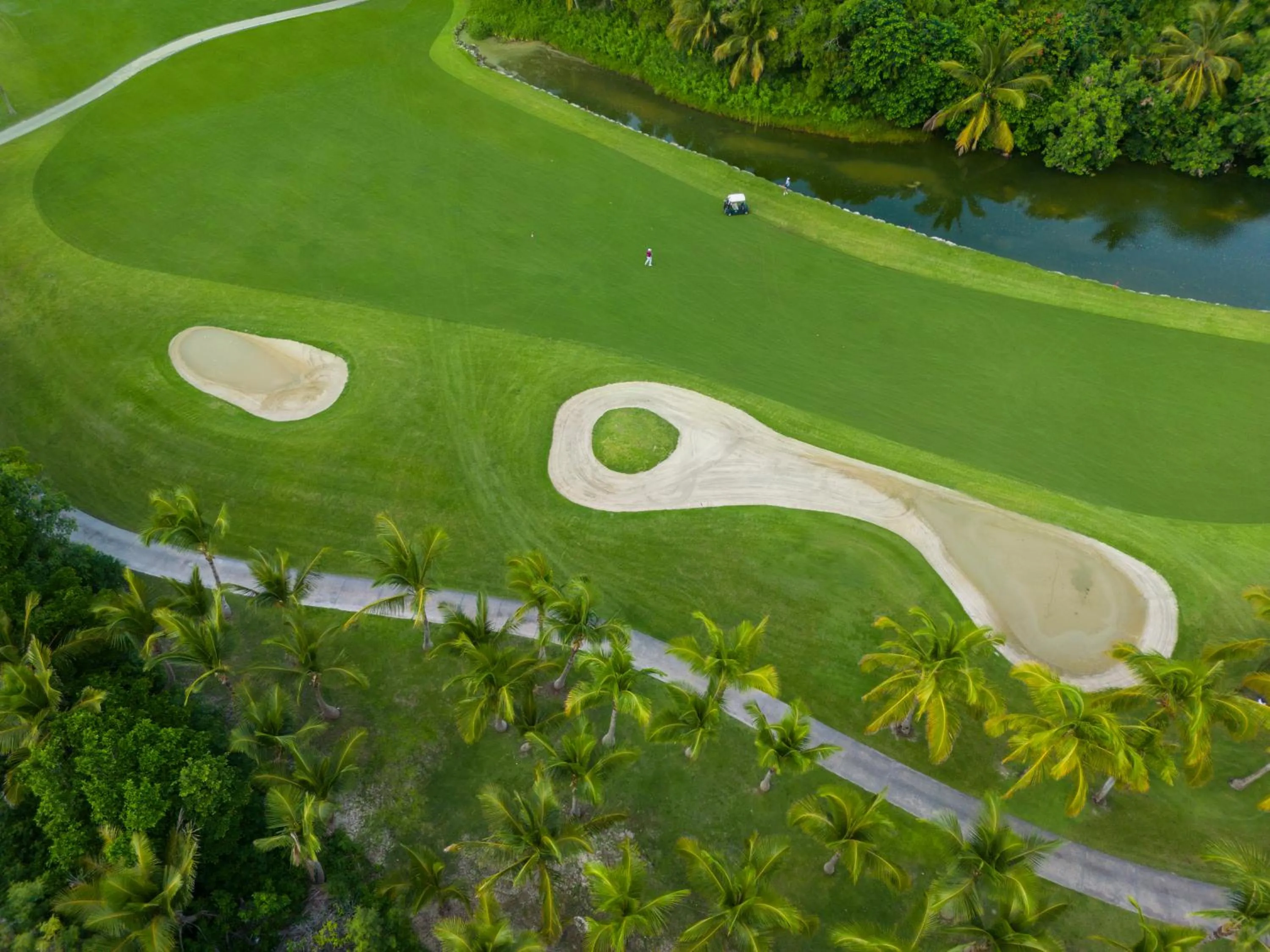 Golfcourse in JOIA Bavaro by Iberostar - Adults Only All Inclusive Resort