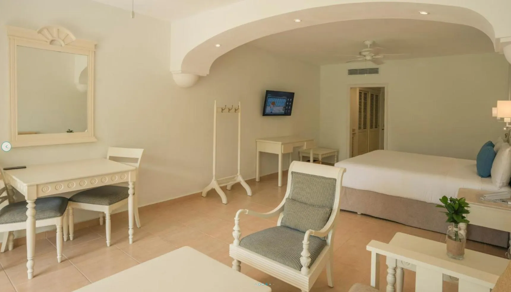 TV and multimedia, Bed in Iberostar Waves Punta Cana - All Inclusive