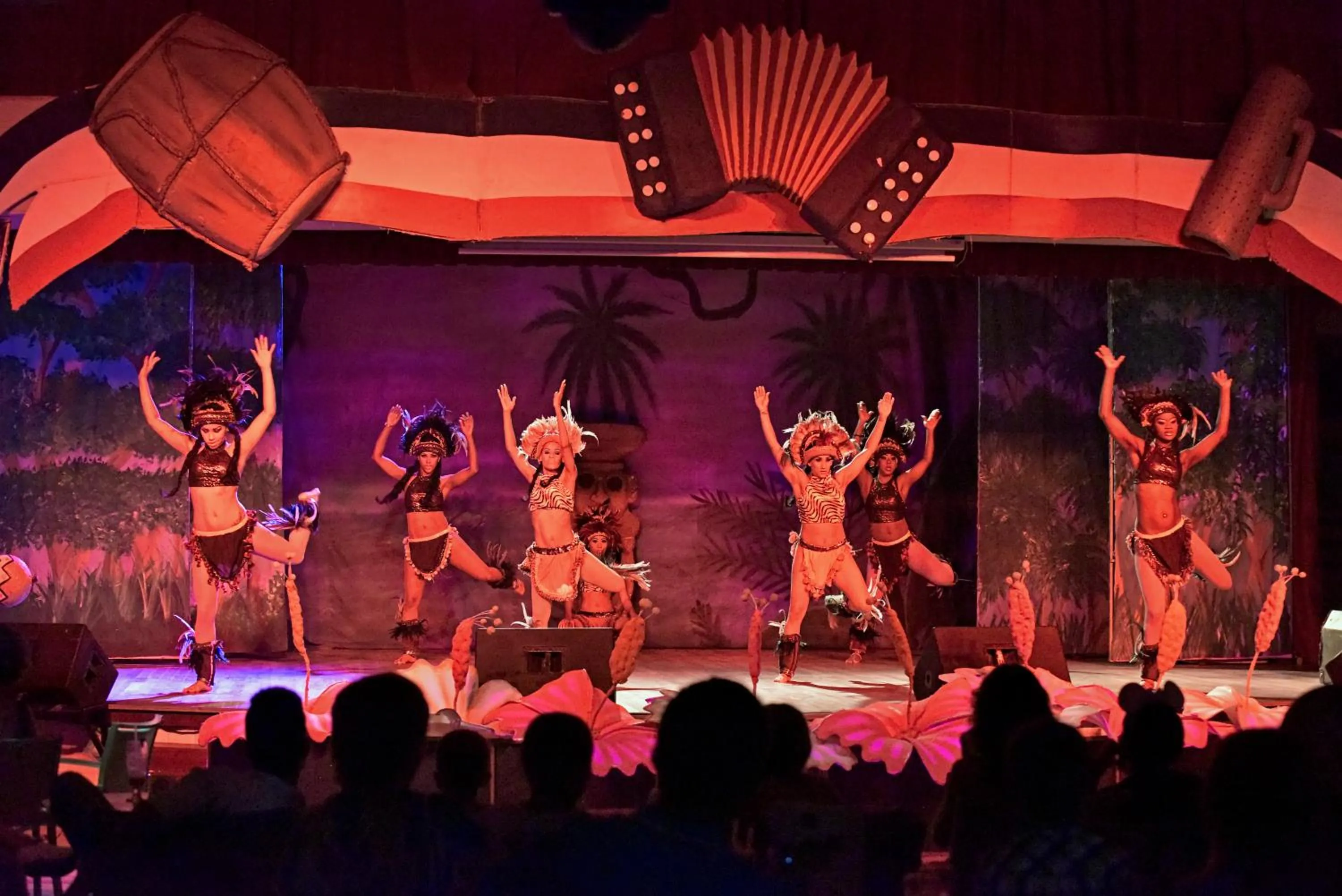Entertainment in Iberostar Waves Punta Cana - All Inclusive