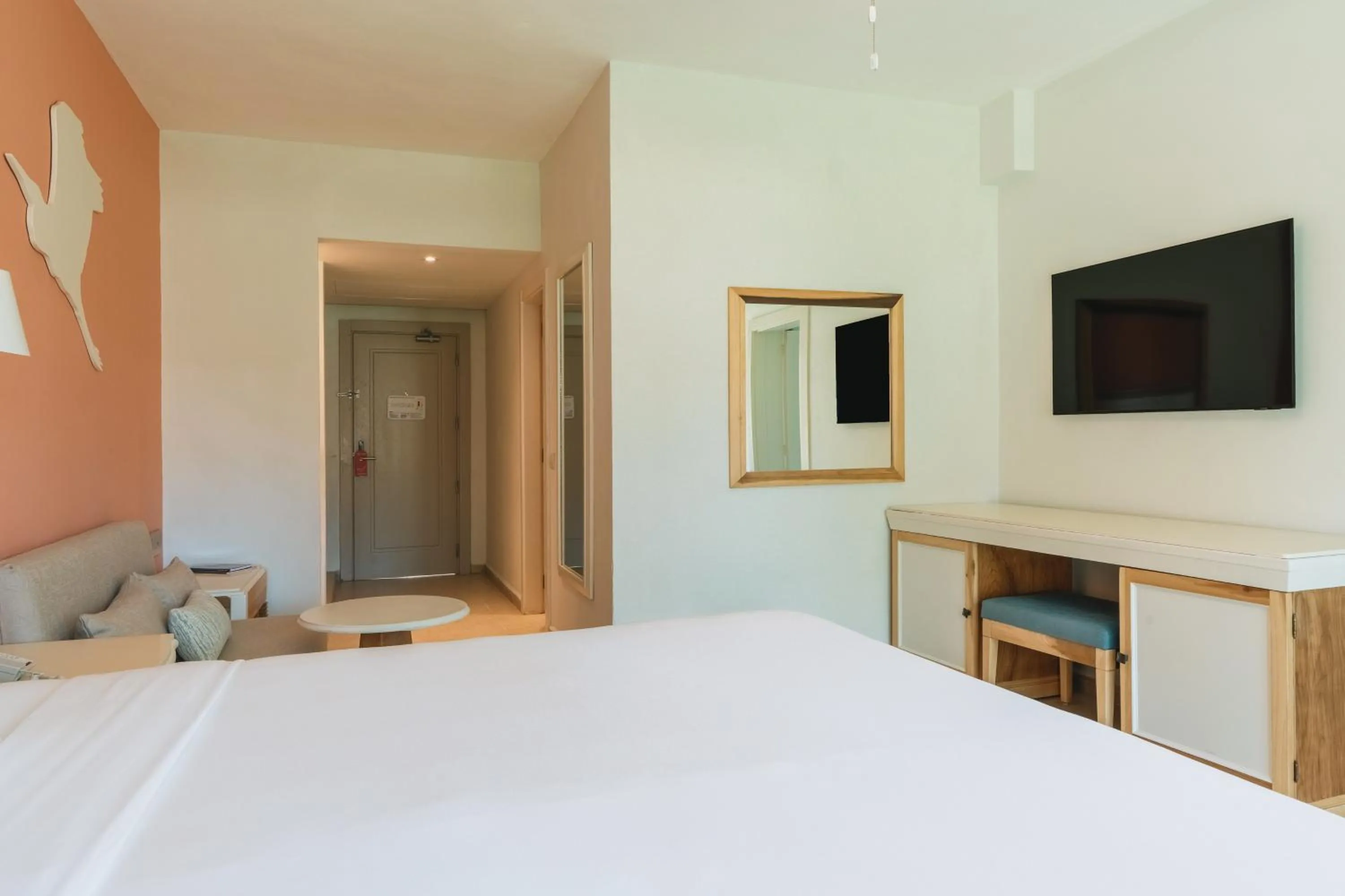 TV and multimedia, Bed in Iberostar Waves Punta Cana - All Inclusive