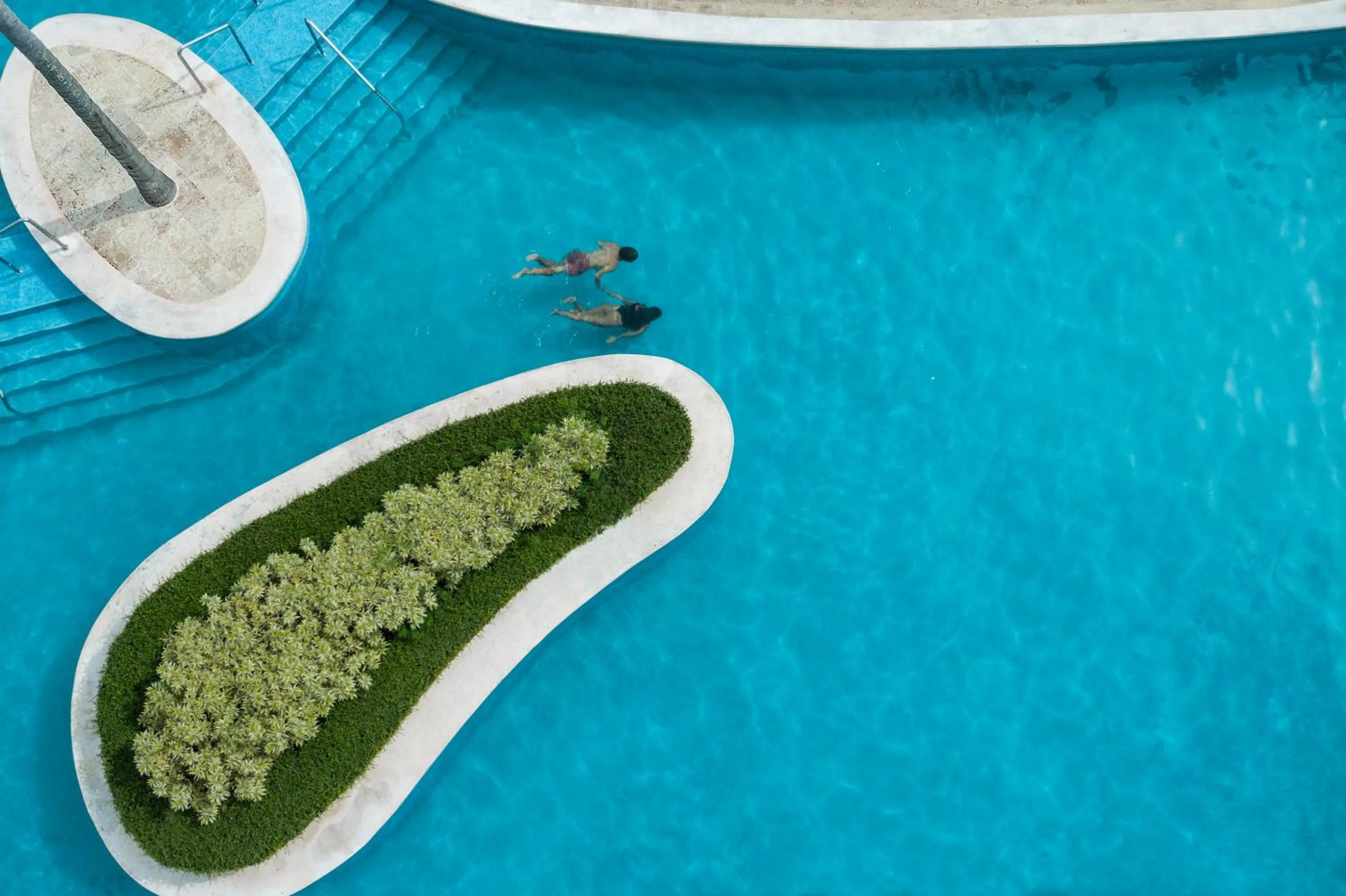 Swimming pool in Iberostar Waves Dominicana - All Inclusive