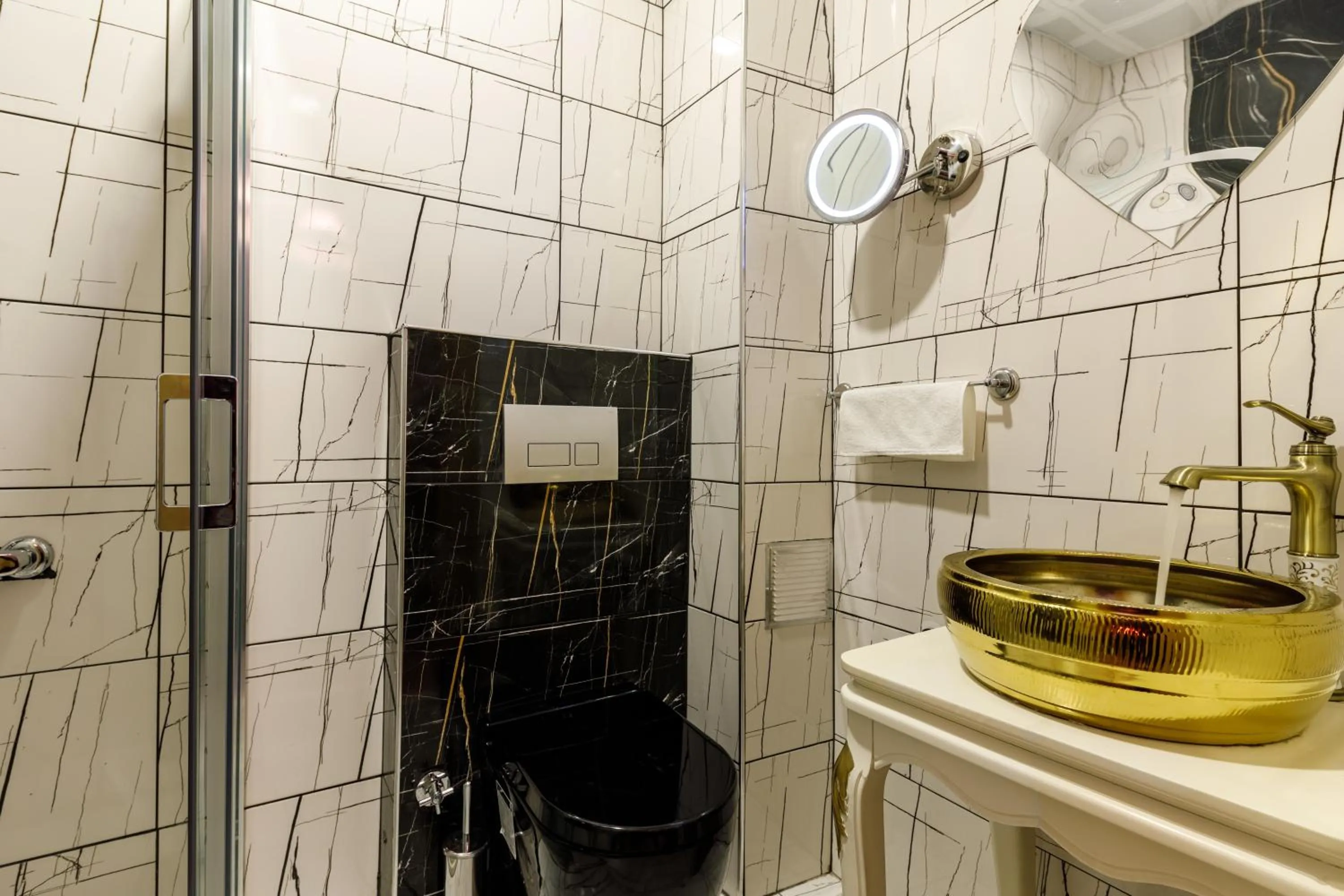 Bathroom in Germenicia Hotel