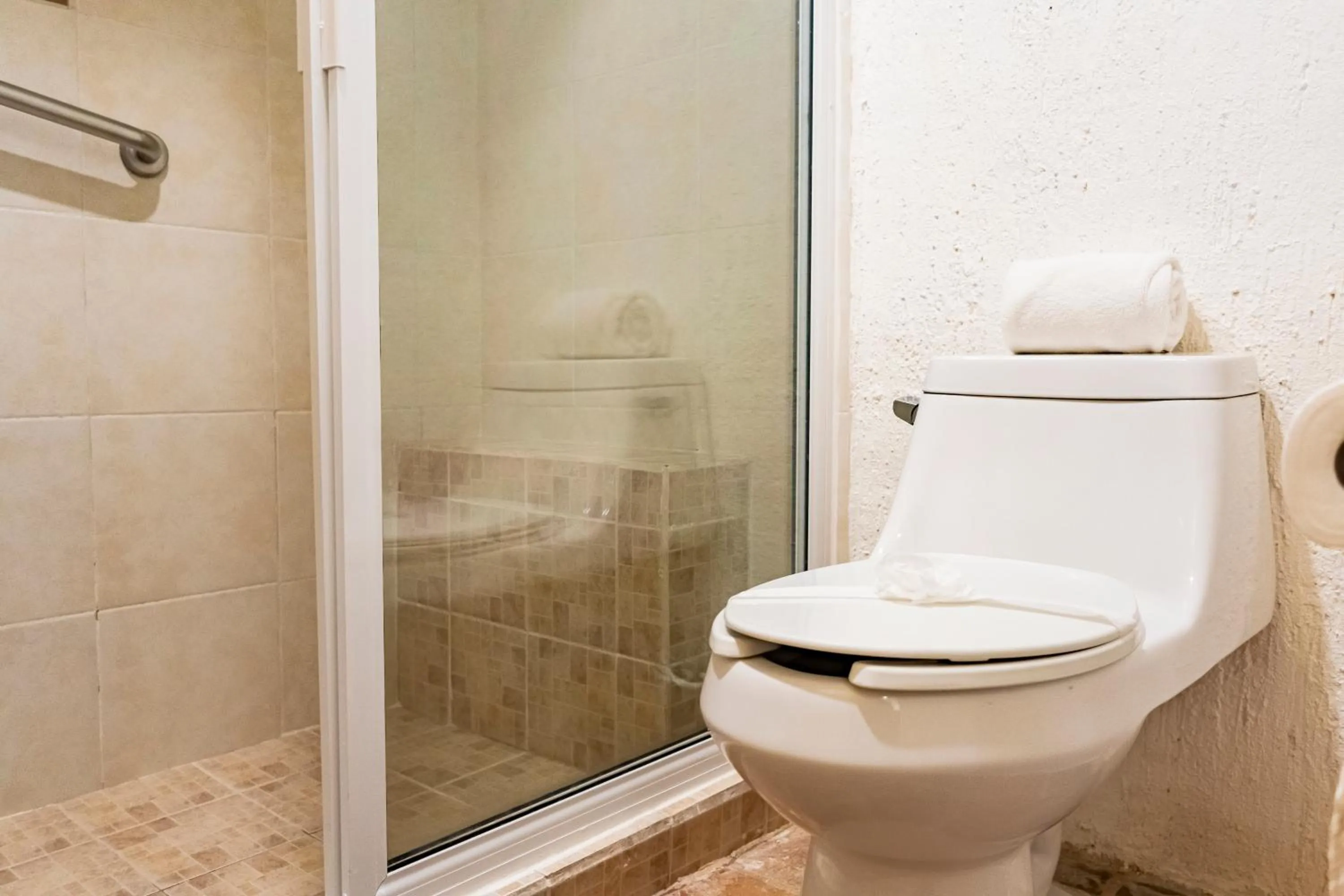 Shower in All Ritmo by Andiani Travel