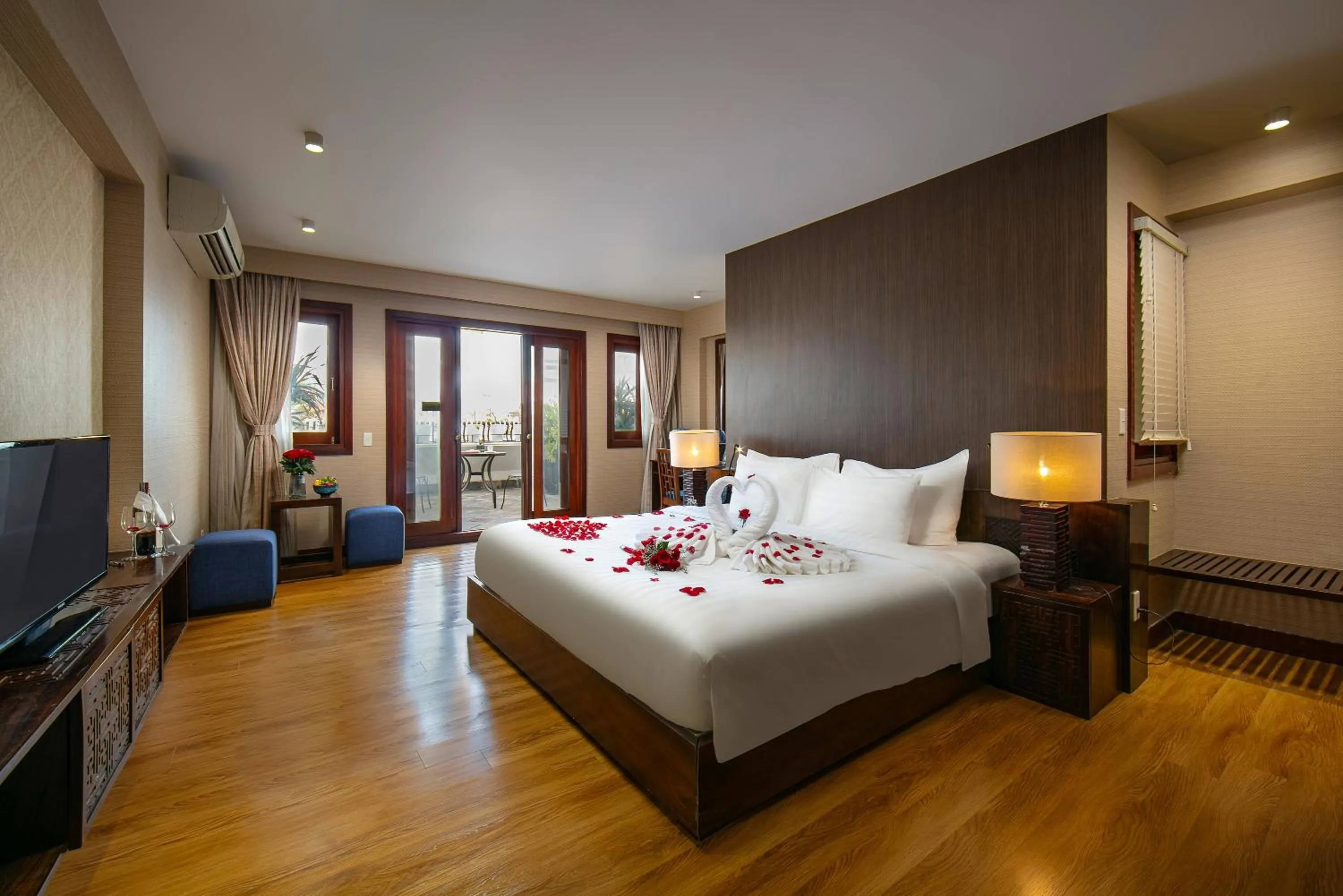 Bed in Oriental Suites Hotel & Spa