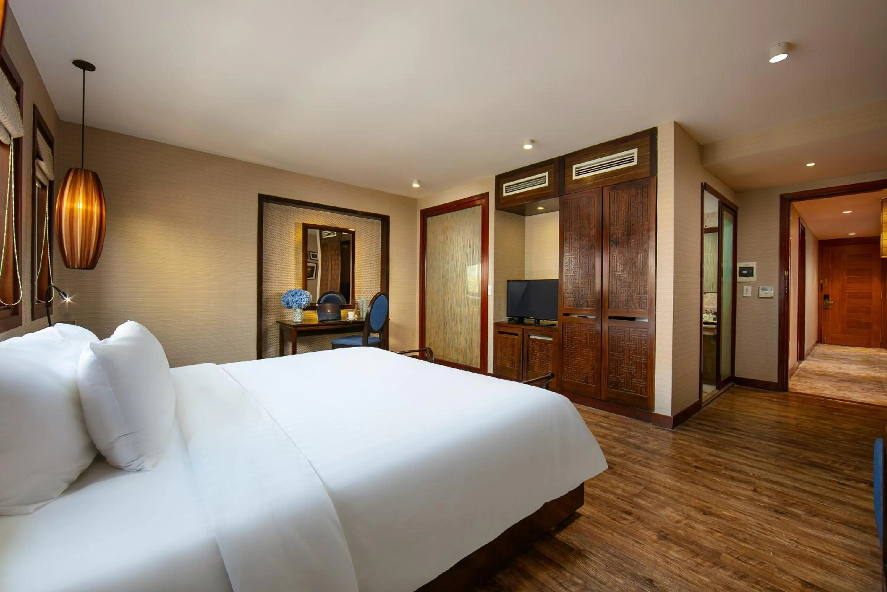 Bed in Oriental Suites Hotel & Spa