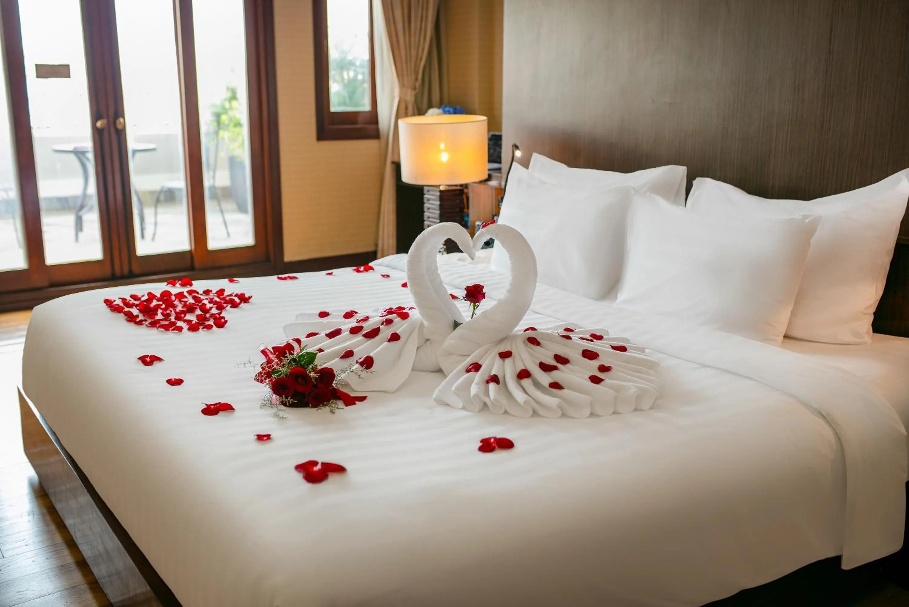 Bed in Oriental Suites Hotel & Spa