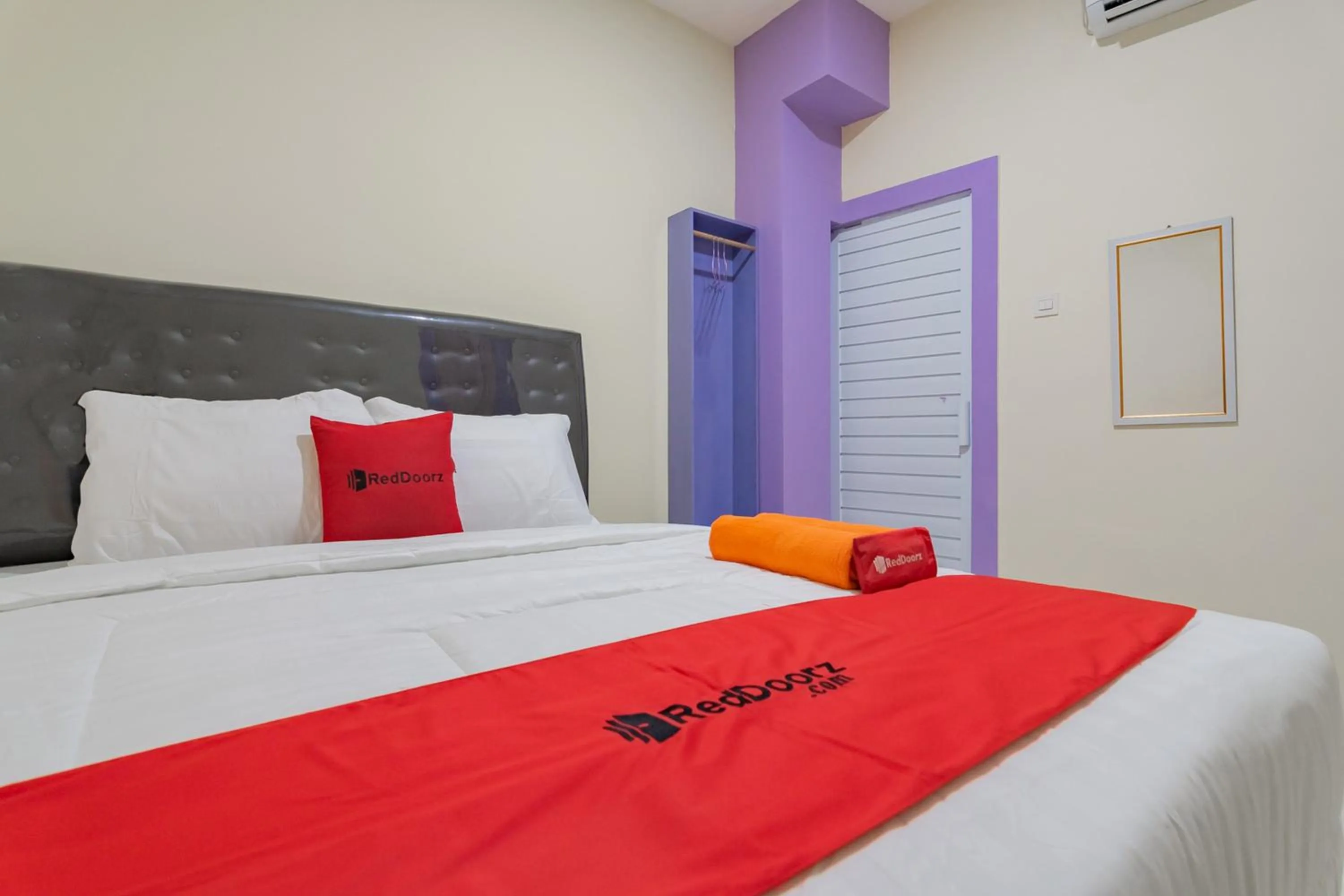 Bed in RedDoorz near Trans Studio Bandung 3