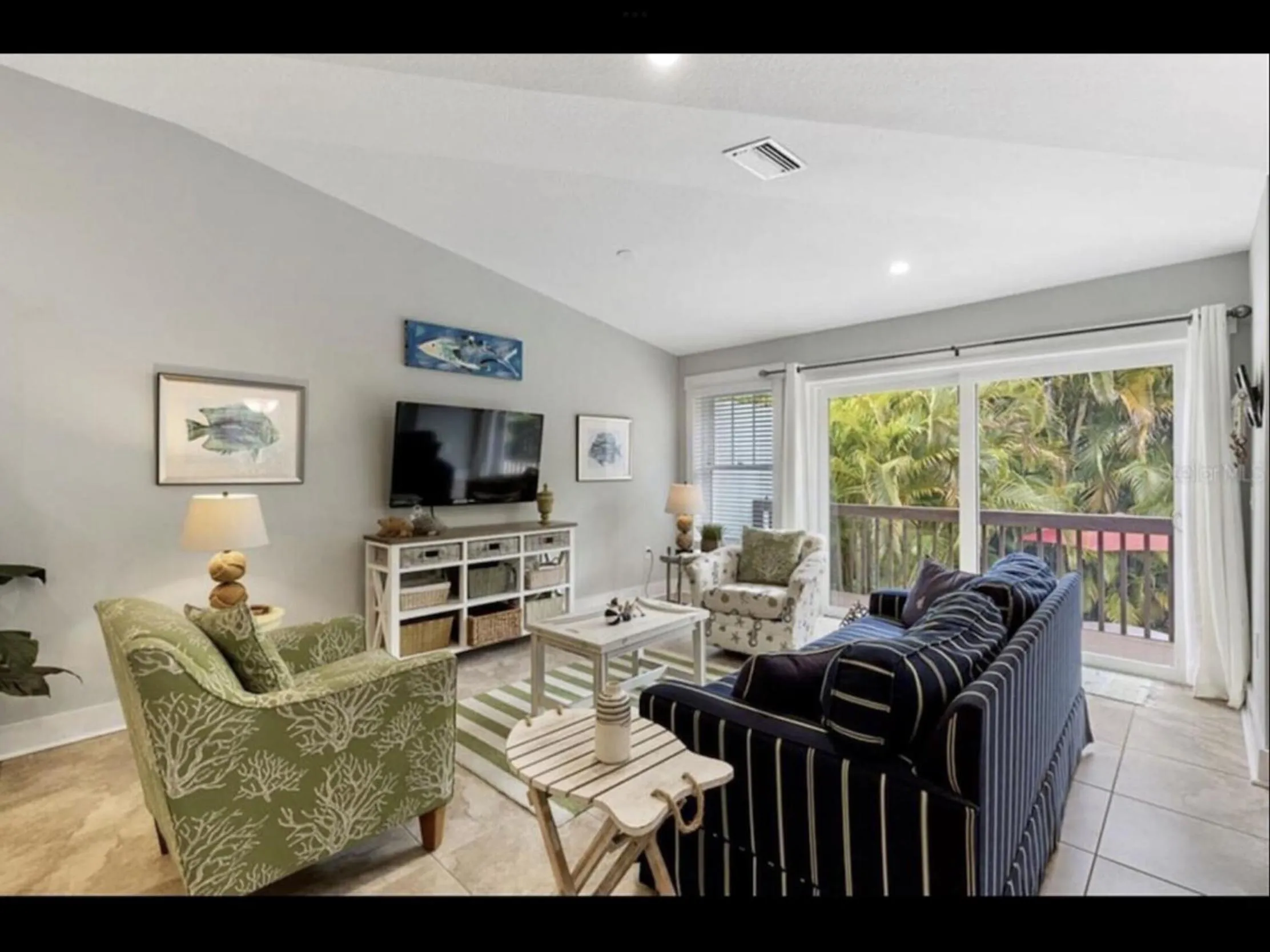 AMI/Holmes Beach - 3/2 Home - Private Heated Pool and Yard - walk to beach