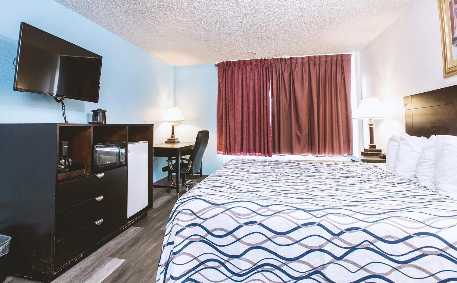 Deluxe King Room in Sky-Palace Inn & Suites Wichita East