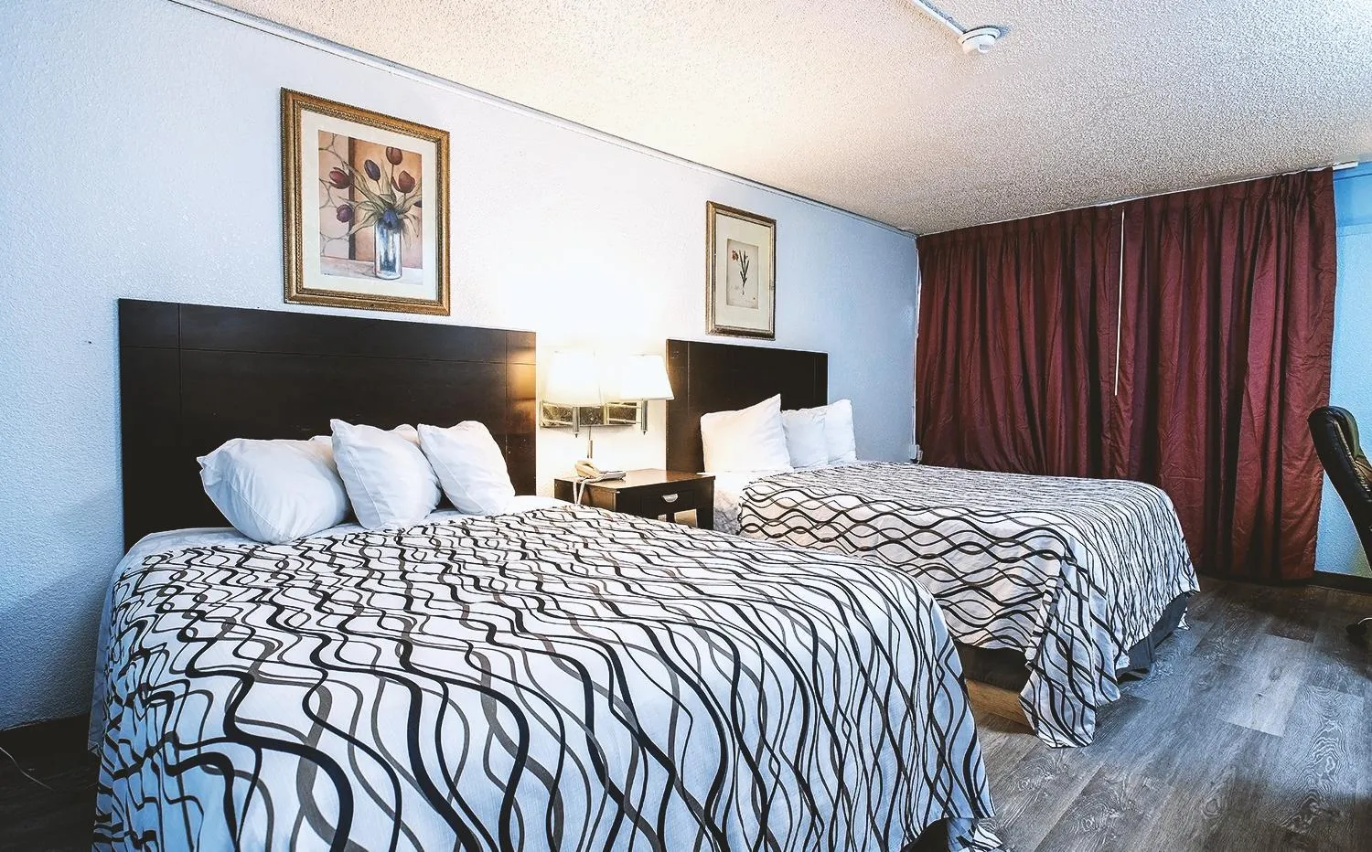Deluxe Queen Room with Two Queen Beds in Sky-Palace Inn & Suites Wichita East