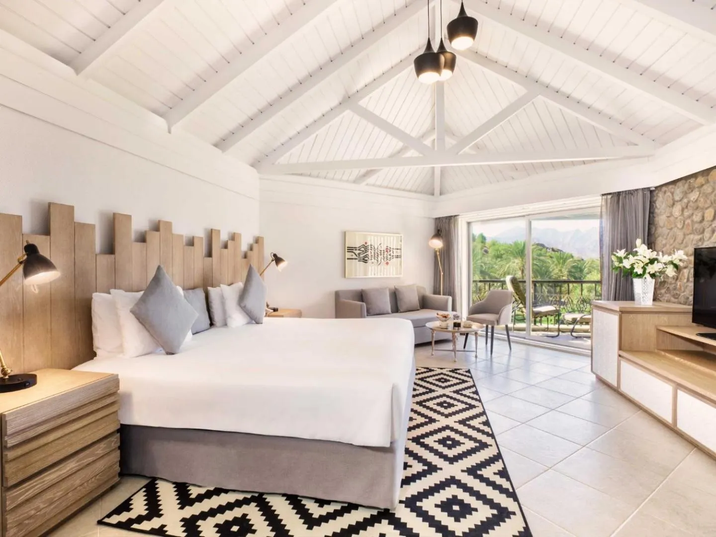 Bed in JA Hatta Fort Hotel