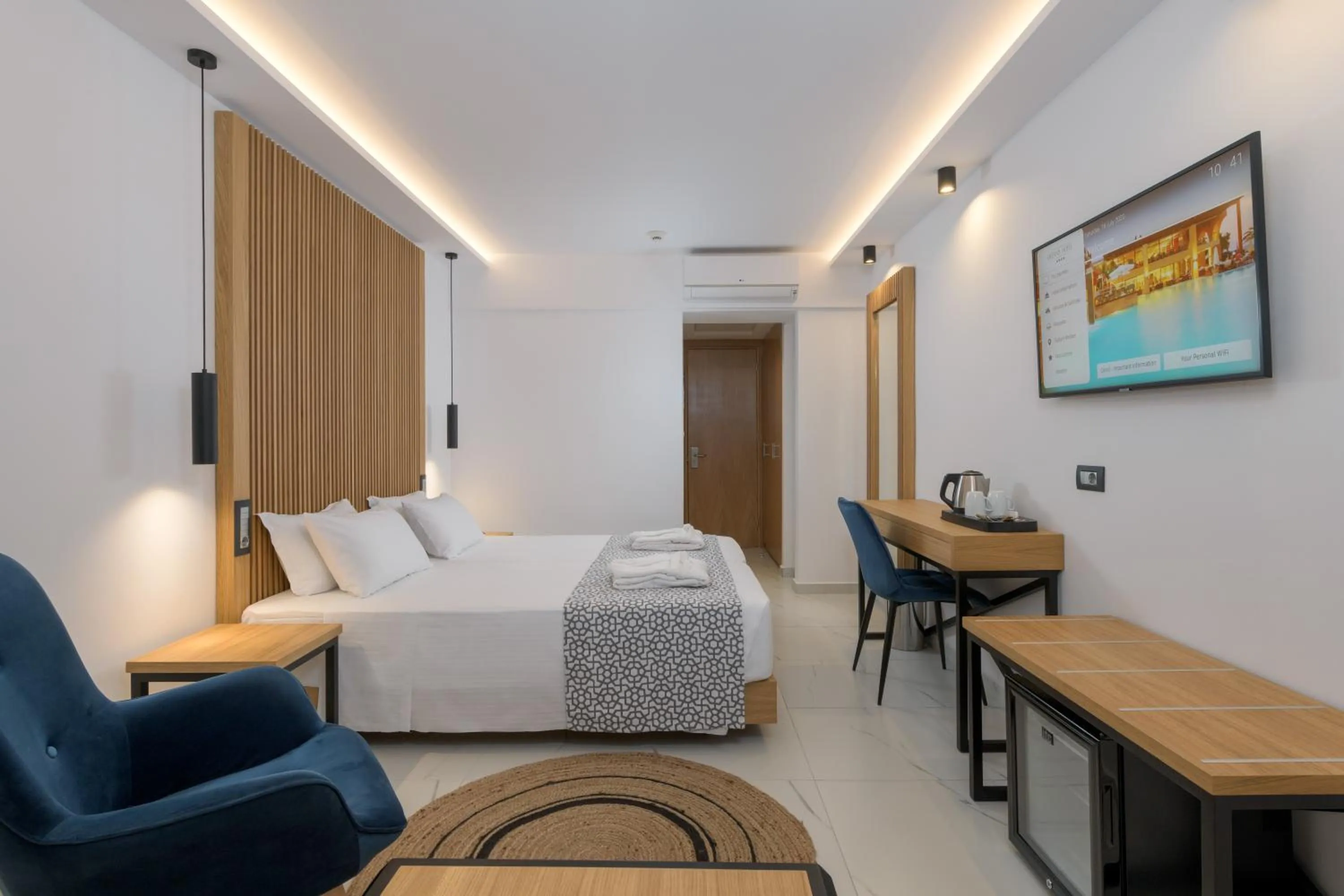 Bedroom, Bed in Oceanis Beach Hotel