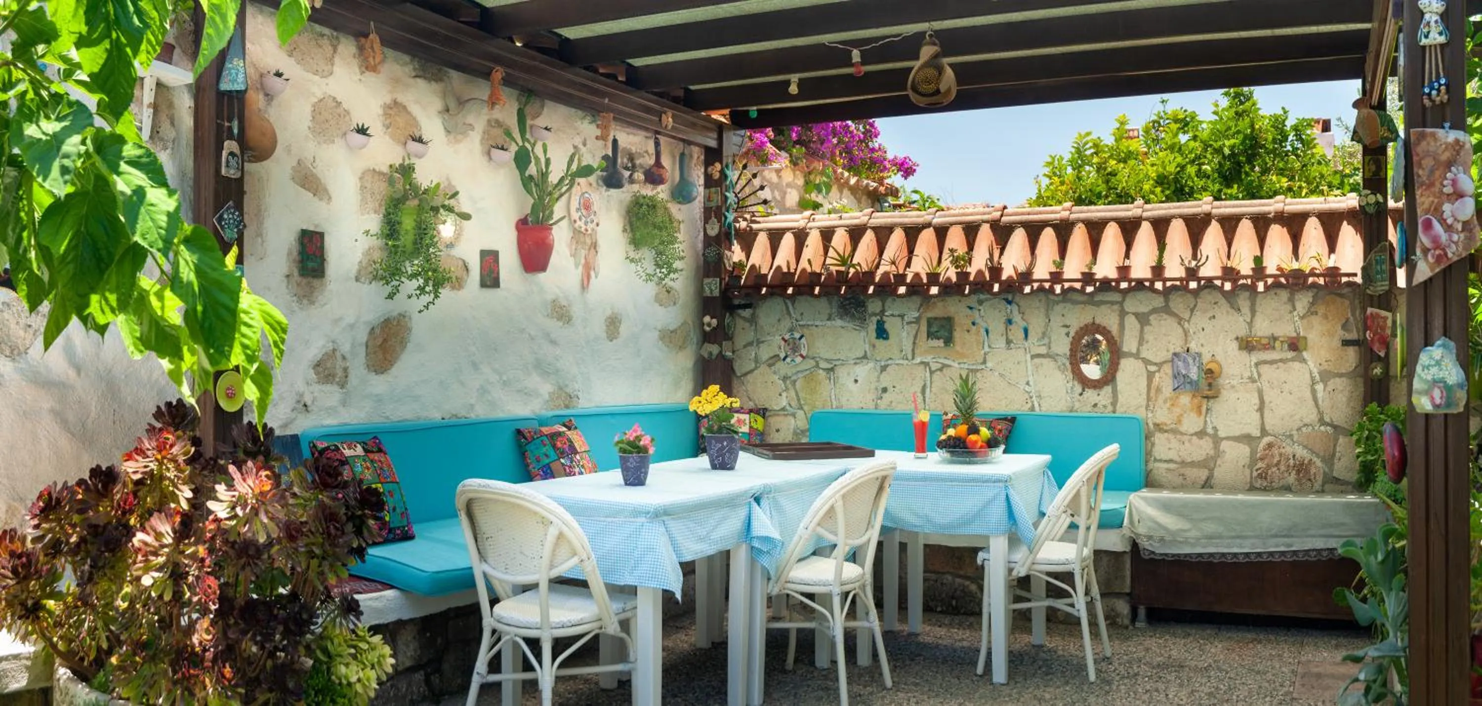 Restaurant/places to eat in Flores Hotel Alaçatı