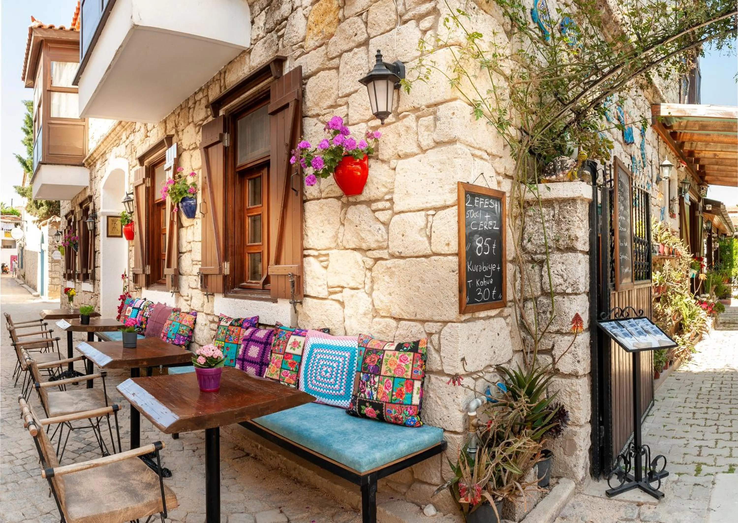 Seating area in Flores Hotel Alaçatı