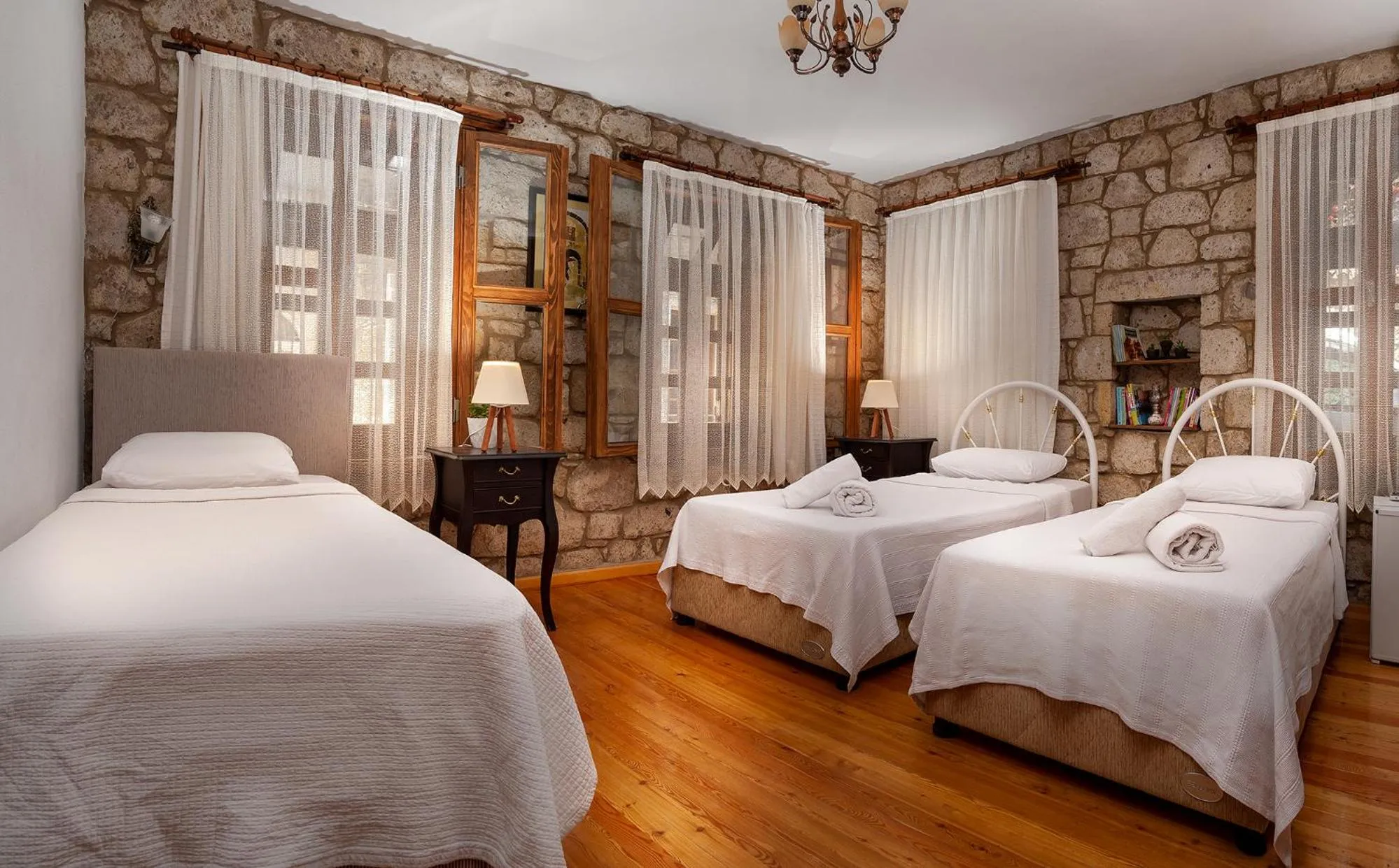 Photo of the whole room, Bed in Flores Hotel Alaçatı