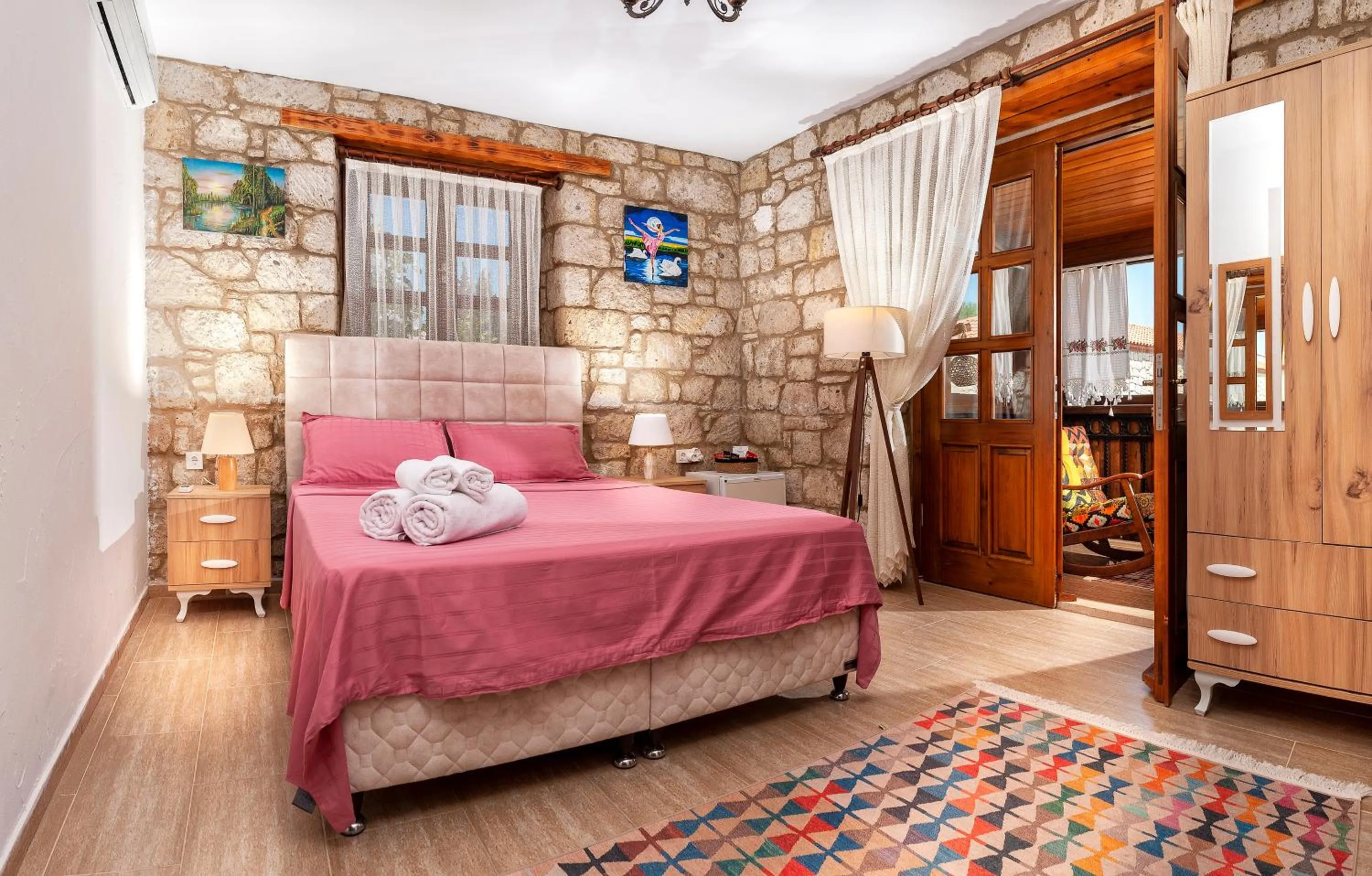 Photo of the whole room, Bed in Flores Hotel Alaçatı