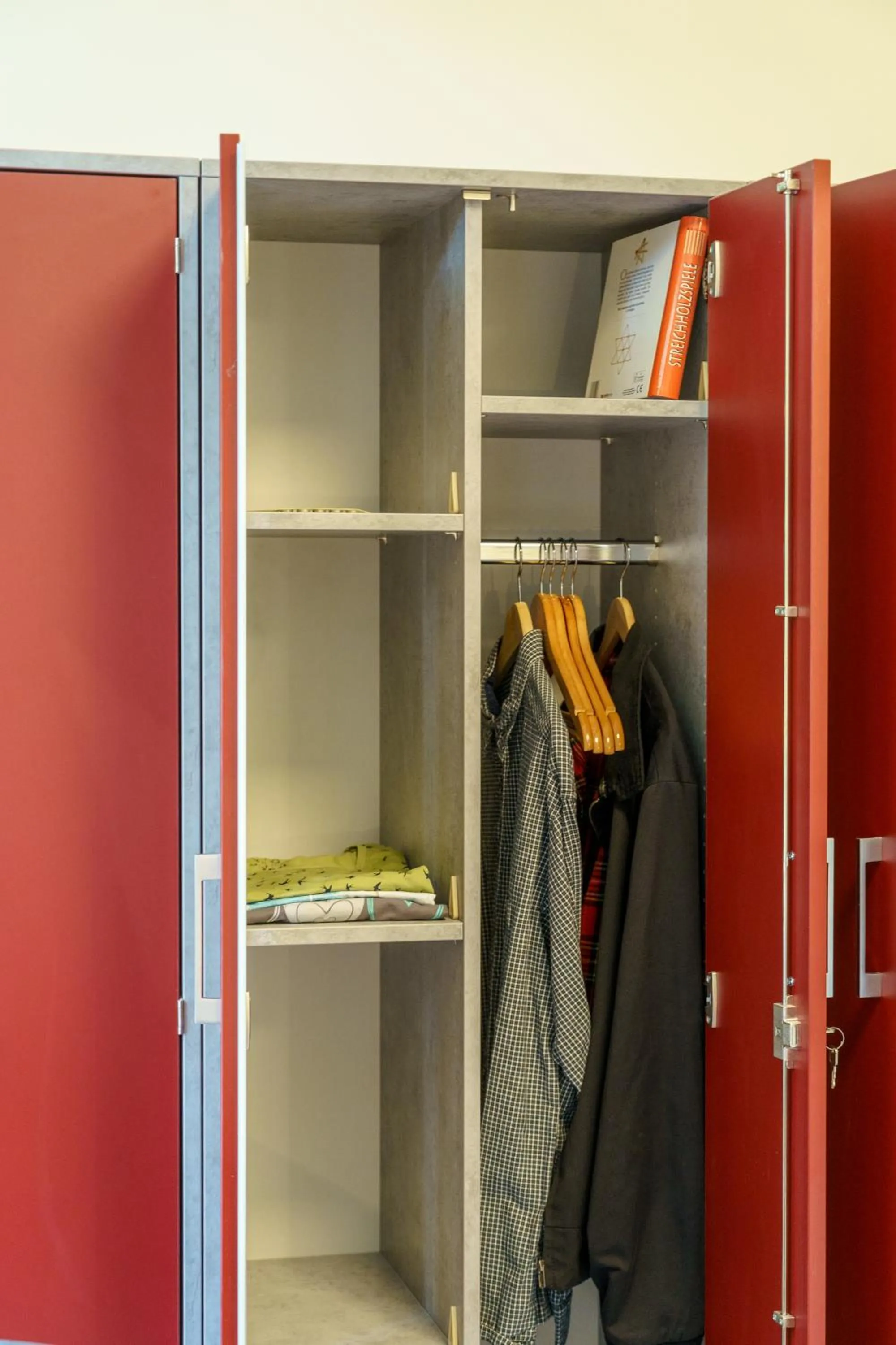 wardrobe in Hotel und Hostel Gleisbett