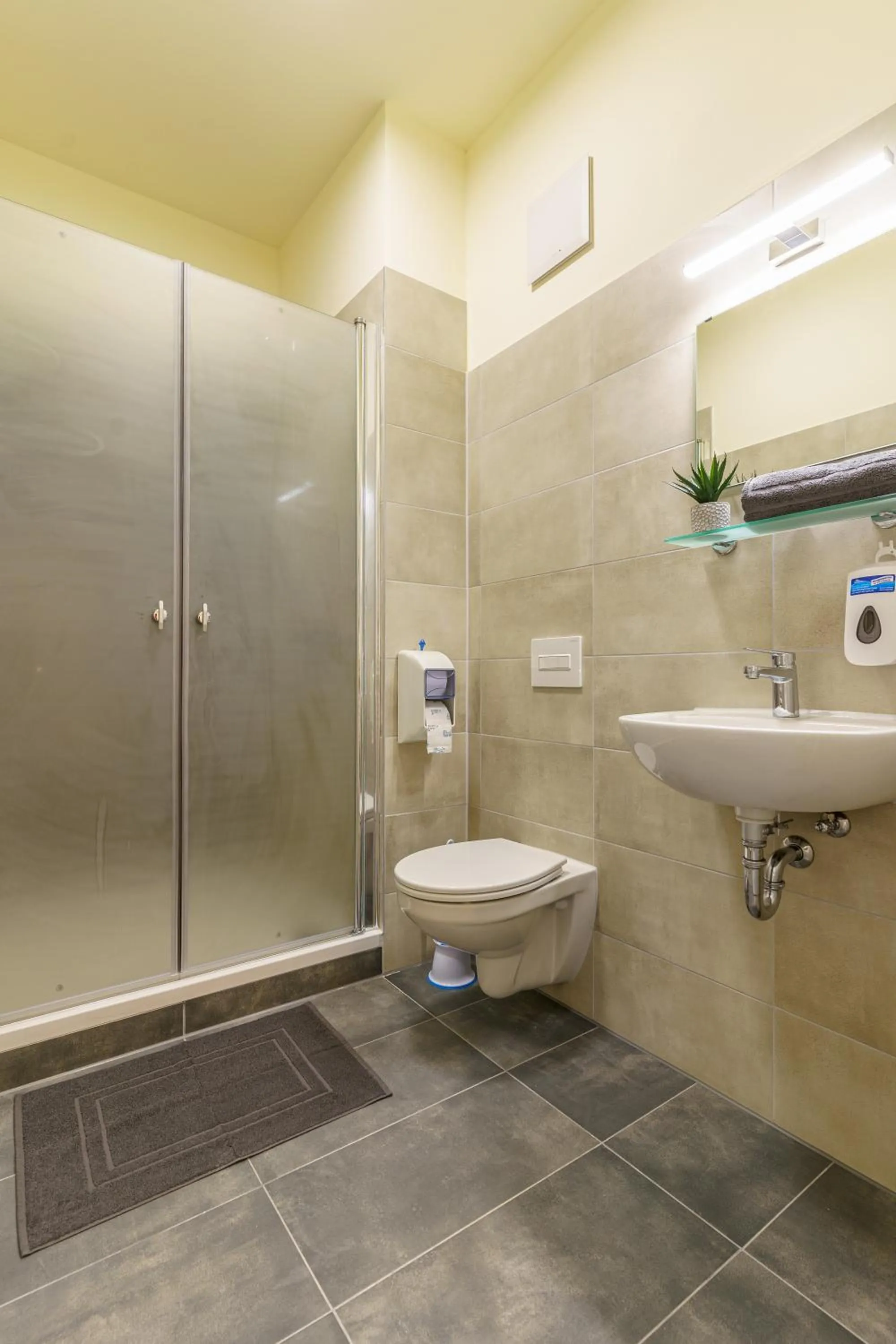 Bathroom in Hotel und Hostel Gleisbett