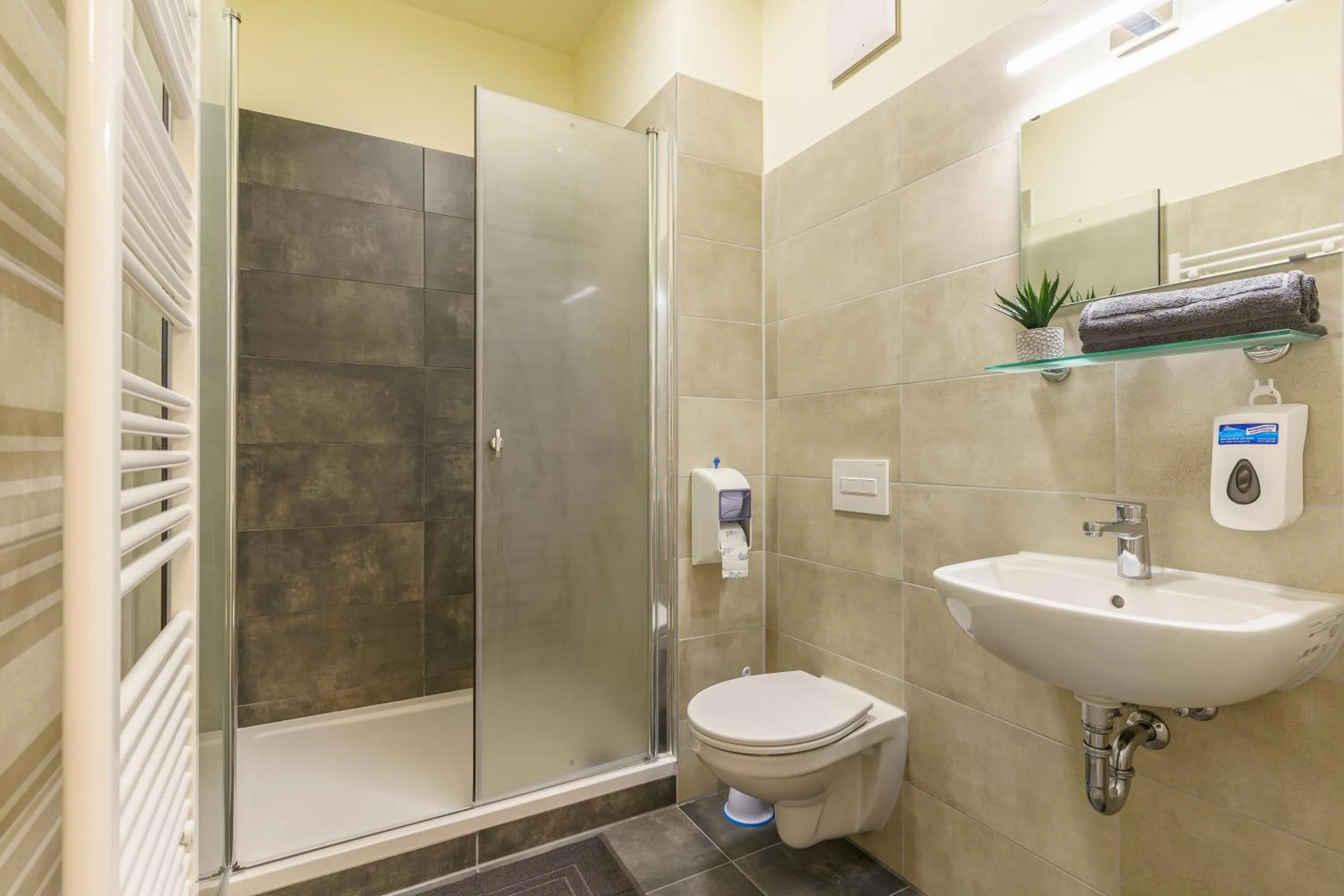 Bathroom in Hotel und Hostel Gleisbett