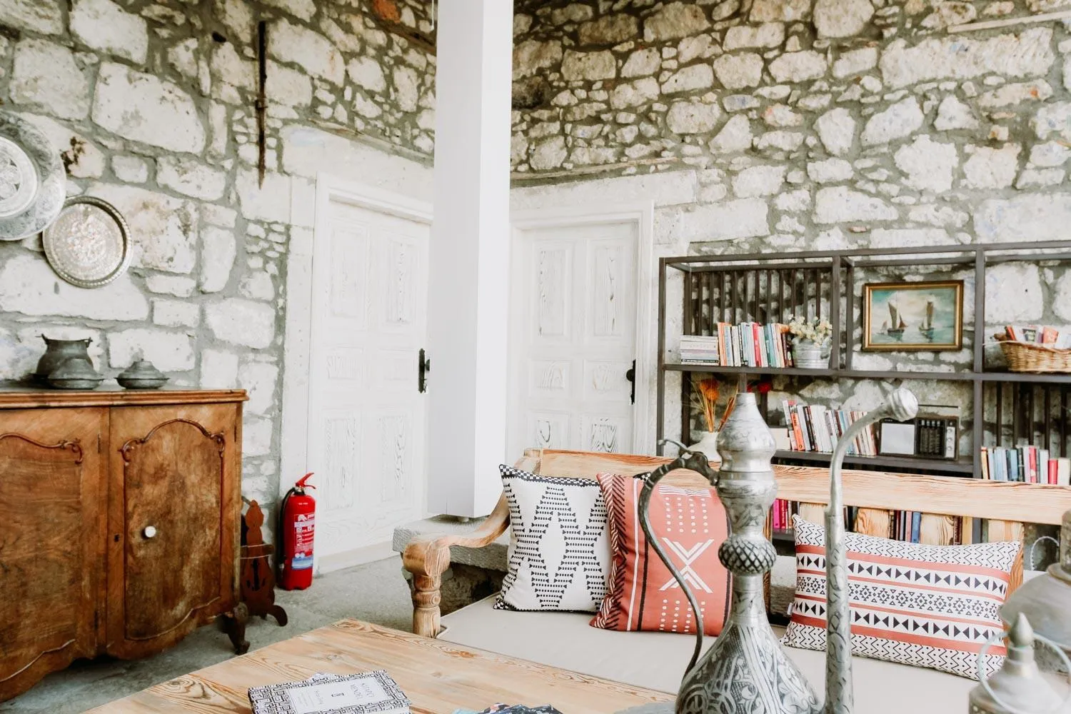 Seating area in Morisi Avlu