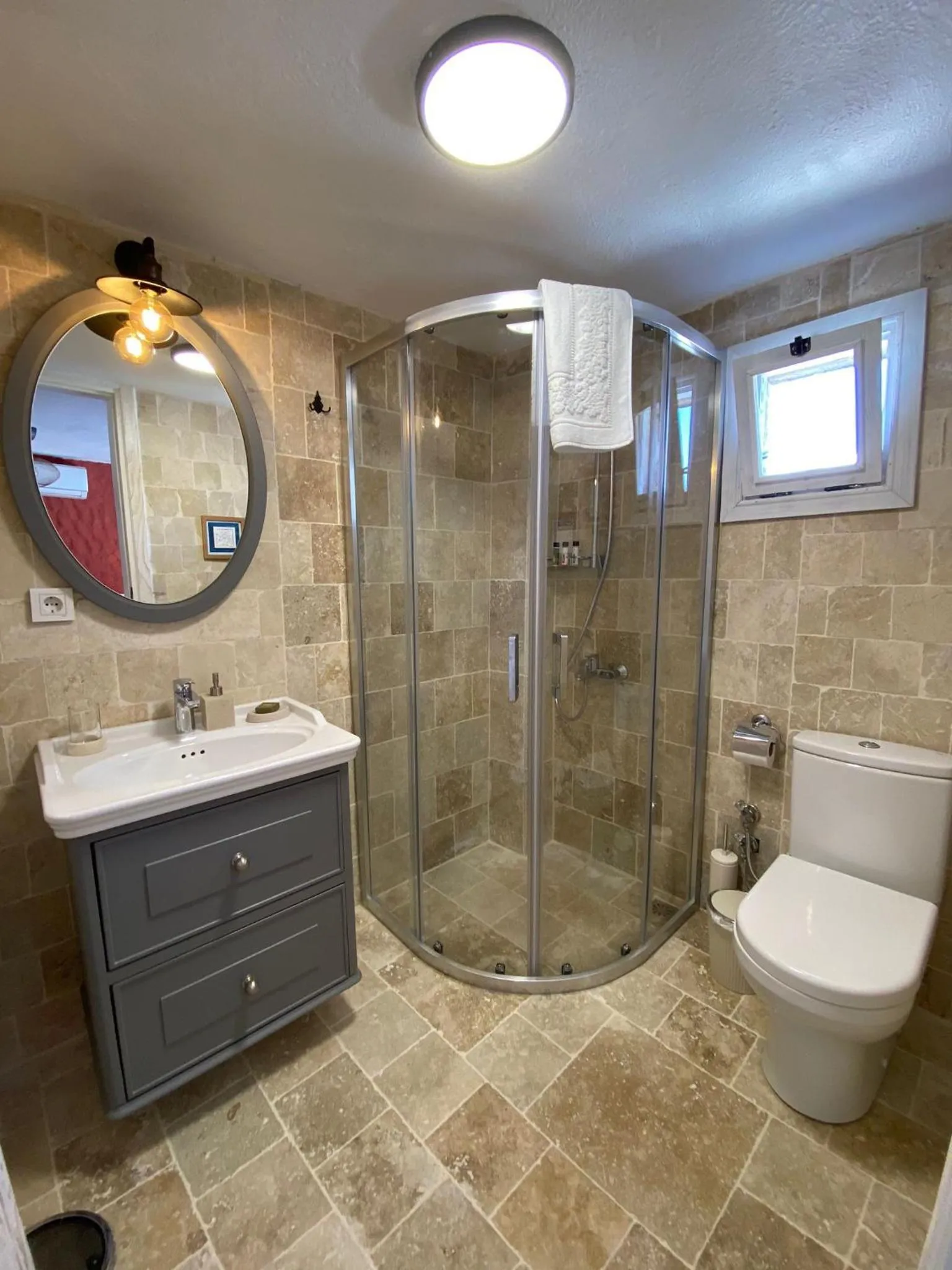 Toilet in Morisi Avlu