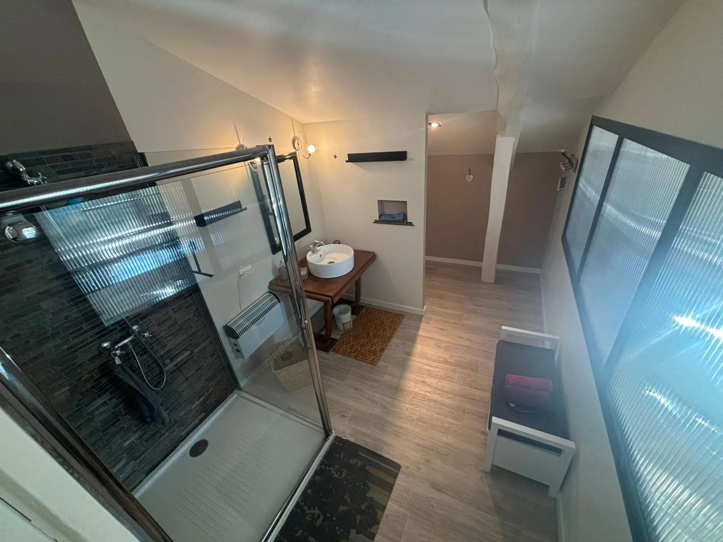 Shower in Domaine Pierrot