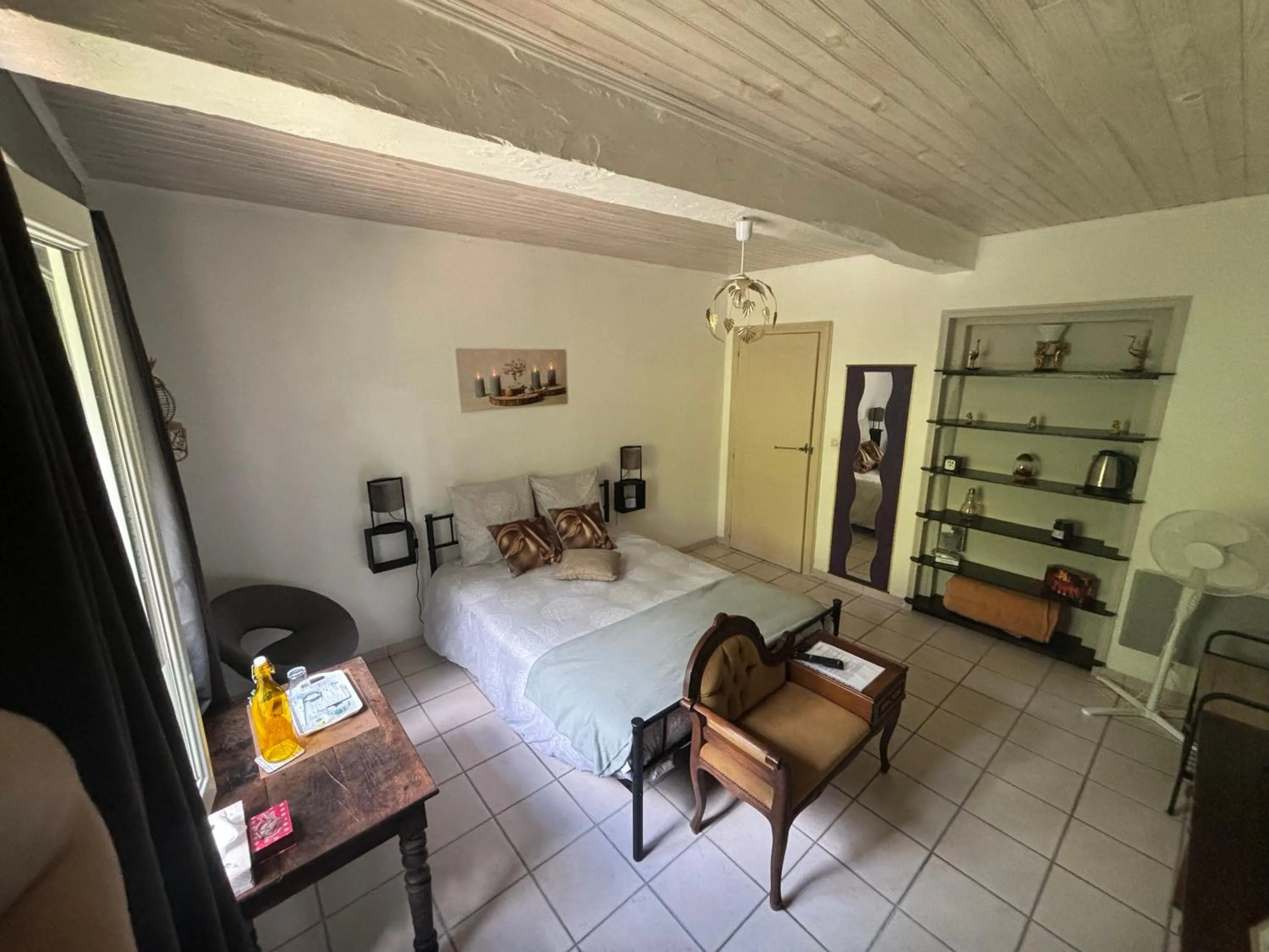 Photo of the whole room in Domaine Pierrot