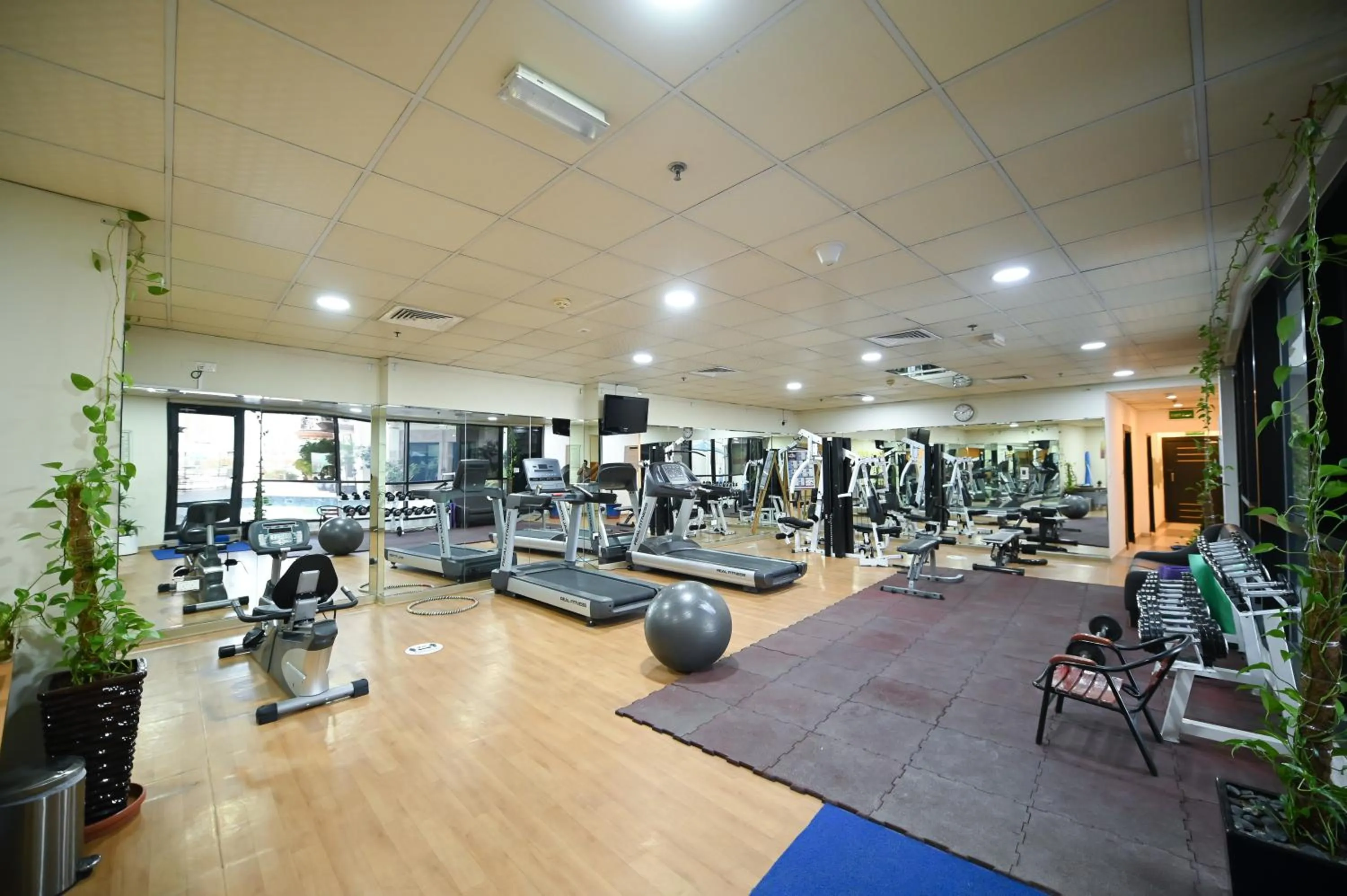 Fitness centre/facilities in Al Waleed Holiday Homes