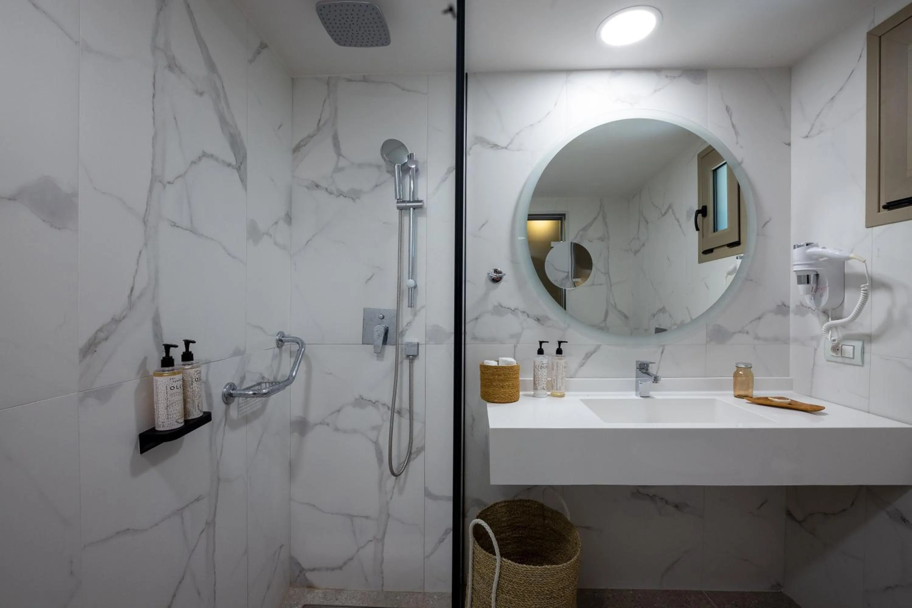 Toilet in Eliros Mare Beachfront Poem Hotel