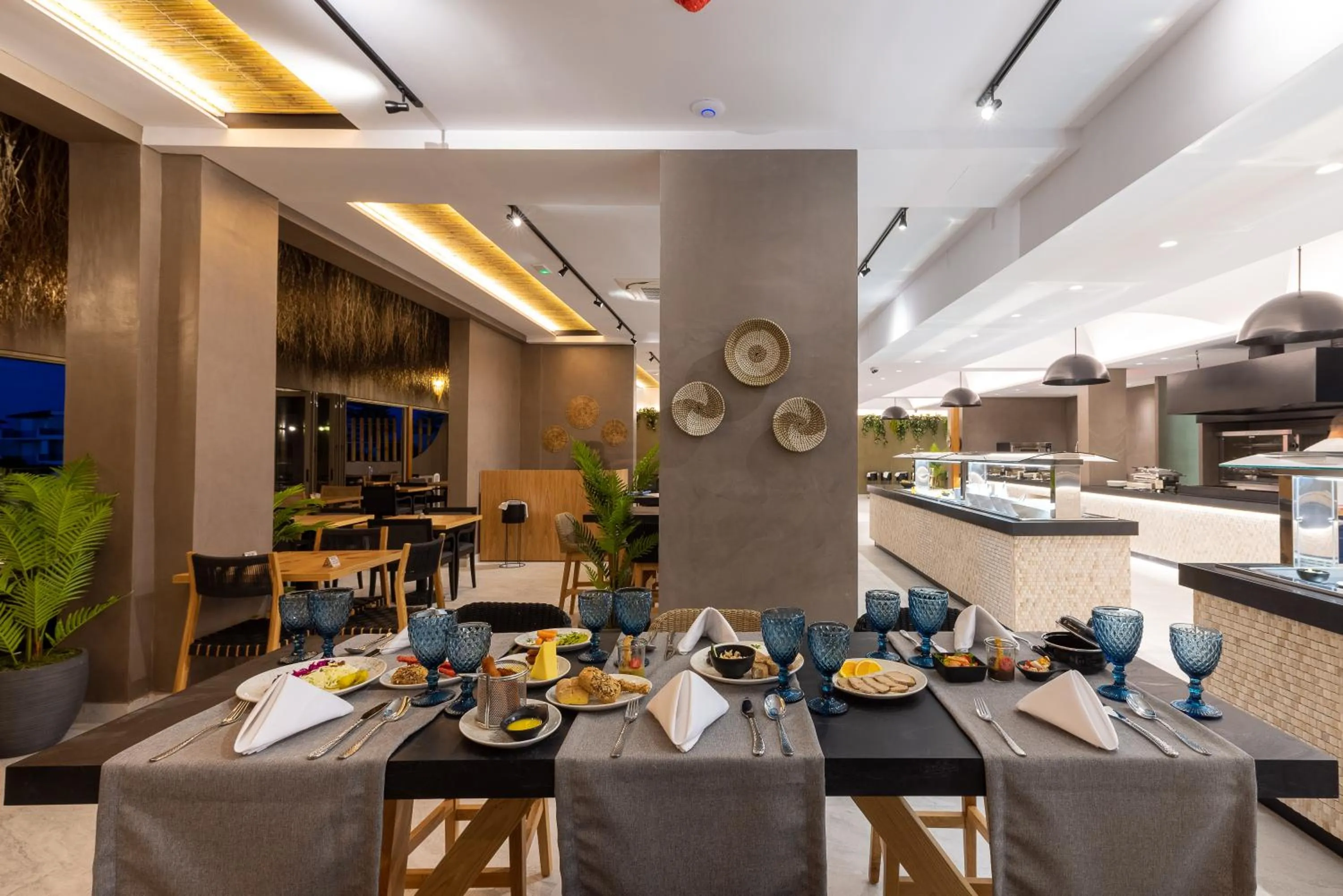 Restaurant/places to eat in Eliros Mare Beachfront Poem Hotel