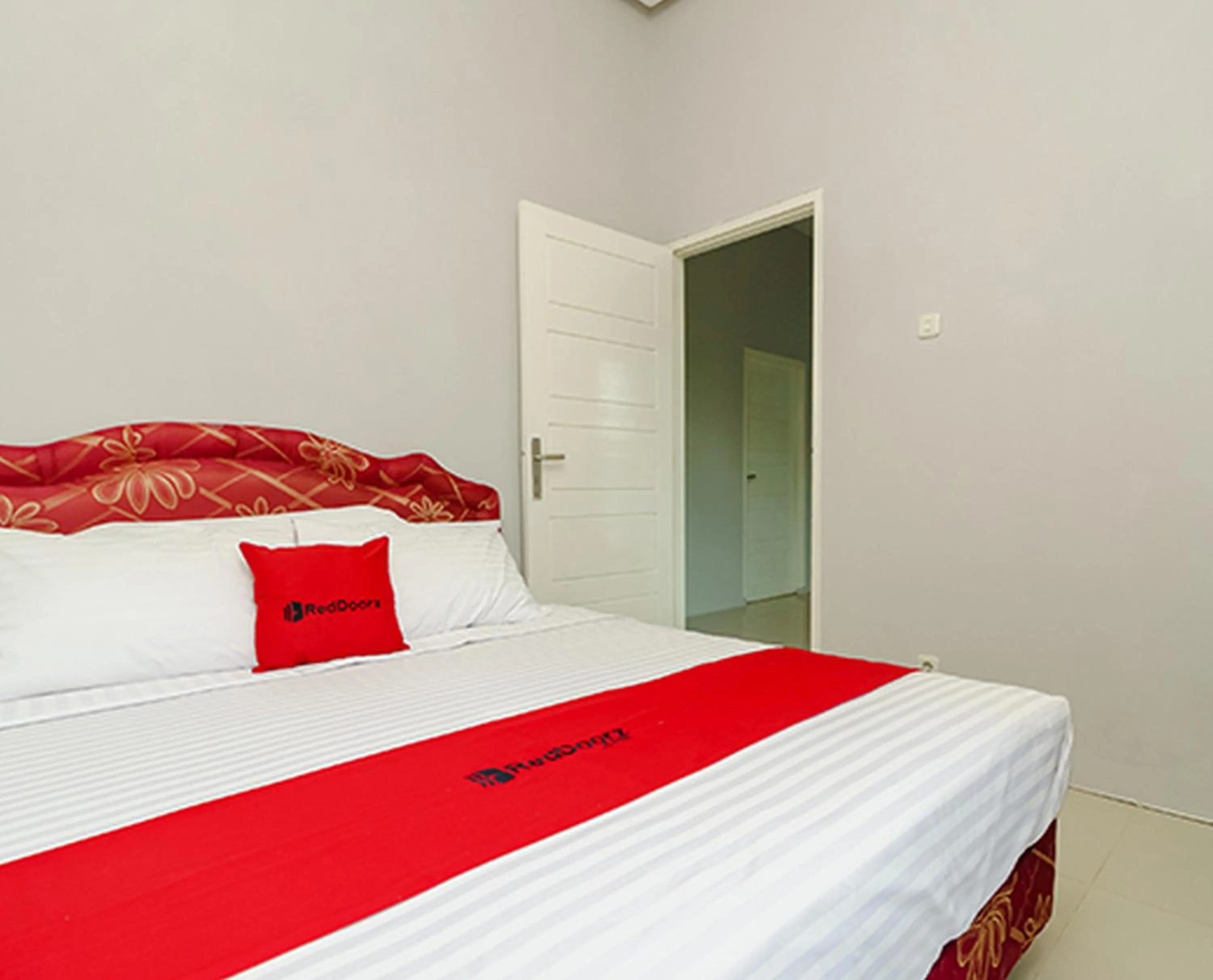 Bed in RedDoorz @ Jalan Demang Lebar Raya Palembang