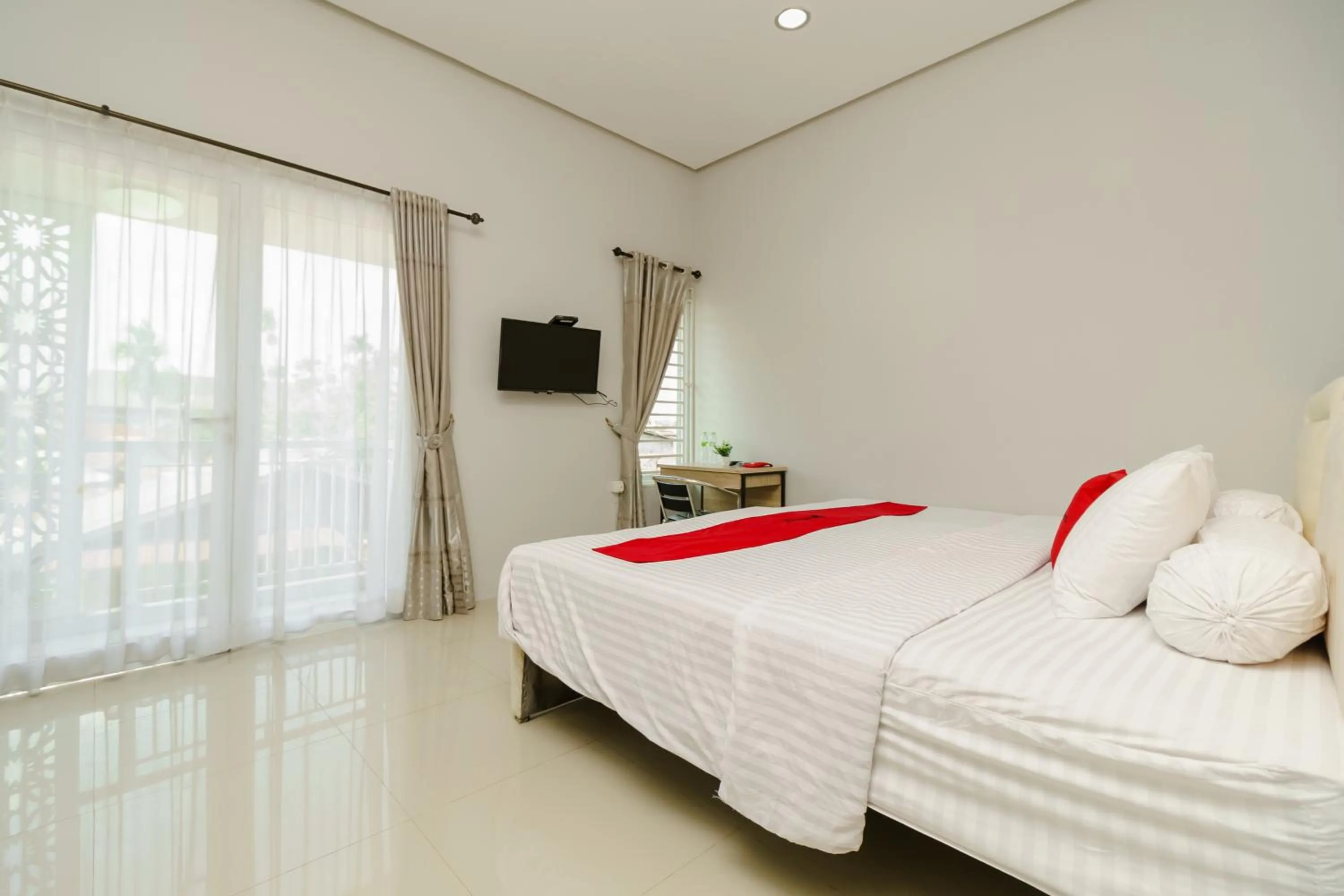 Bed in RedDoorz @ Jalan Demang Lebar Raya Palembang