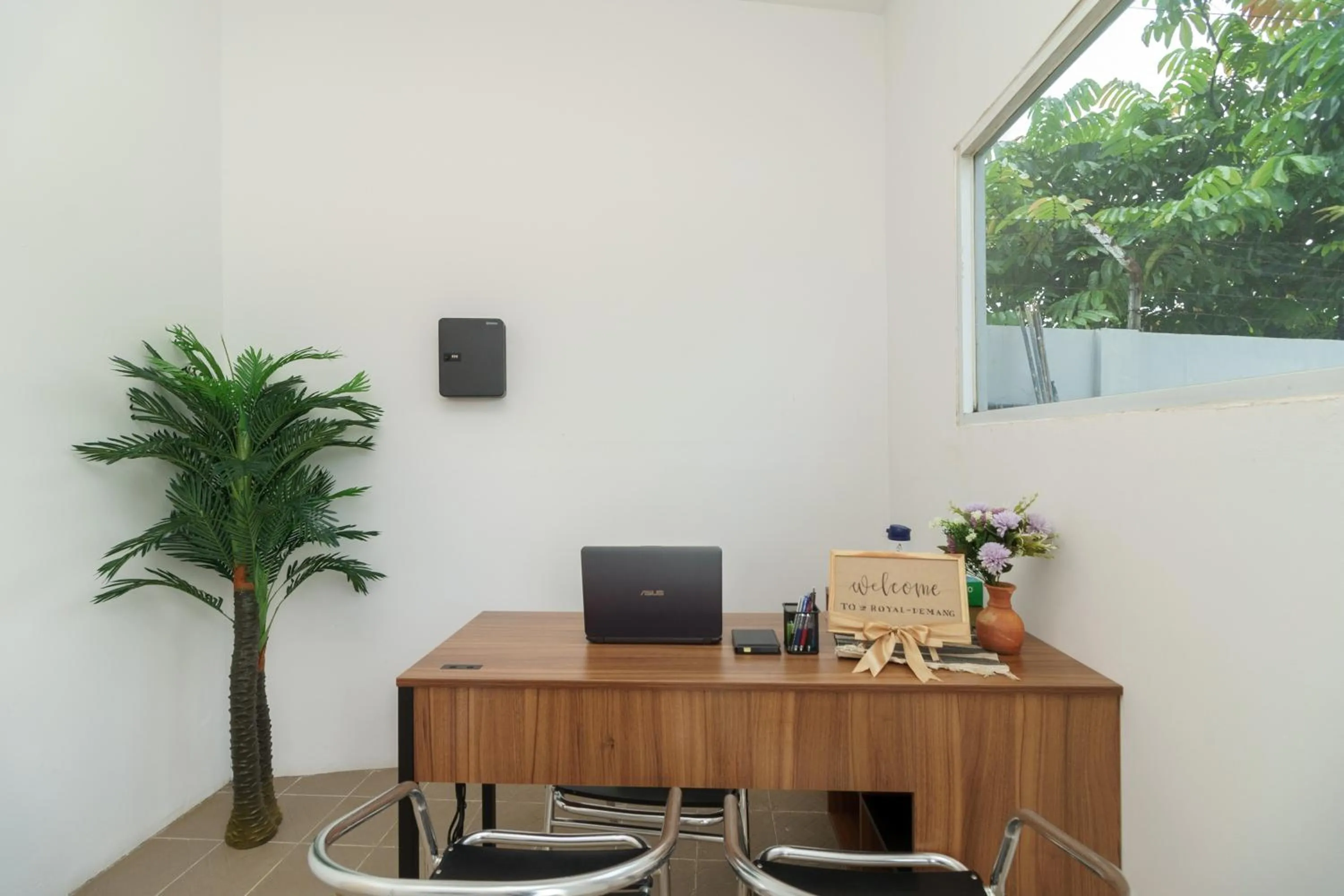 Lobby or reception in RedDoorz @ Jalan Demang Lebar Raya Palembang