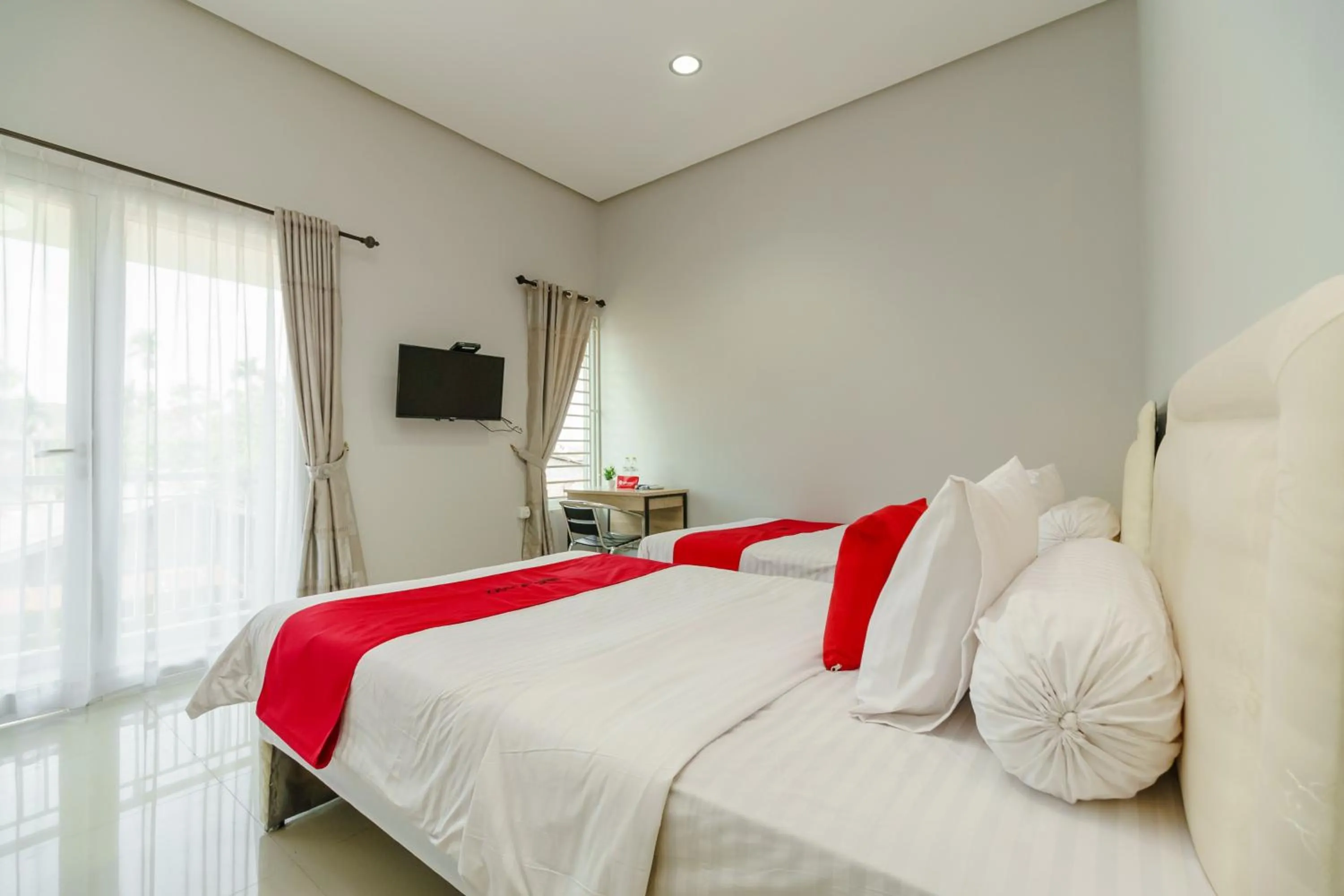 Bed in RedDoorz @ Jalan Demang Lebar Raya Palembang