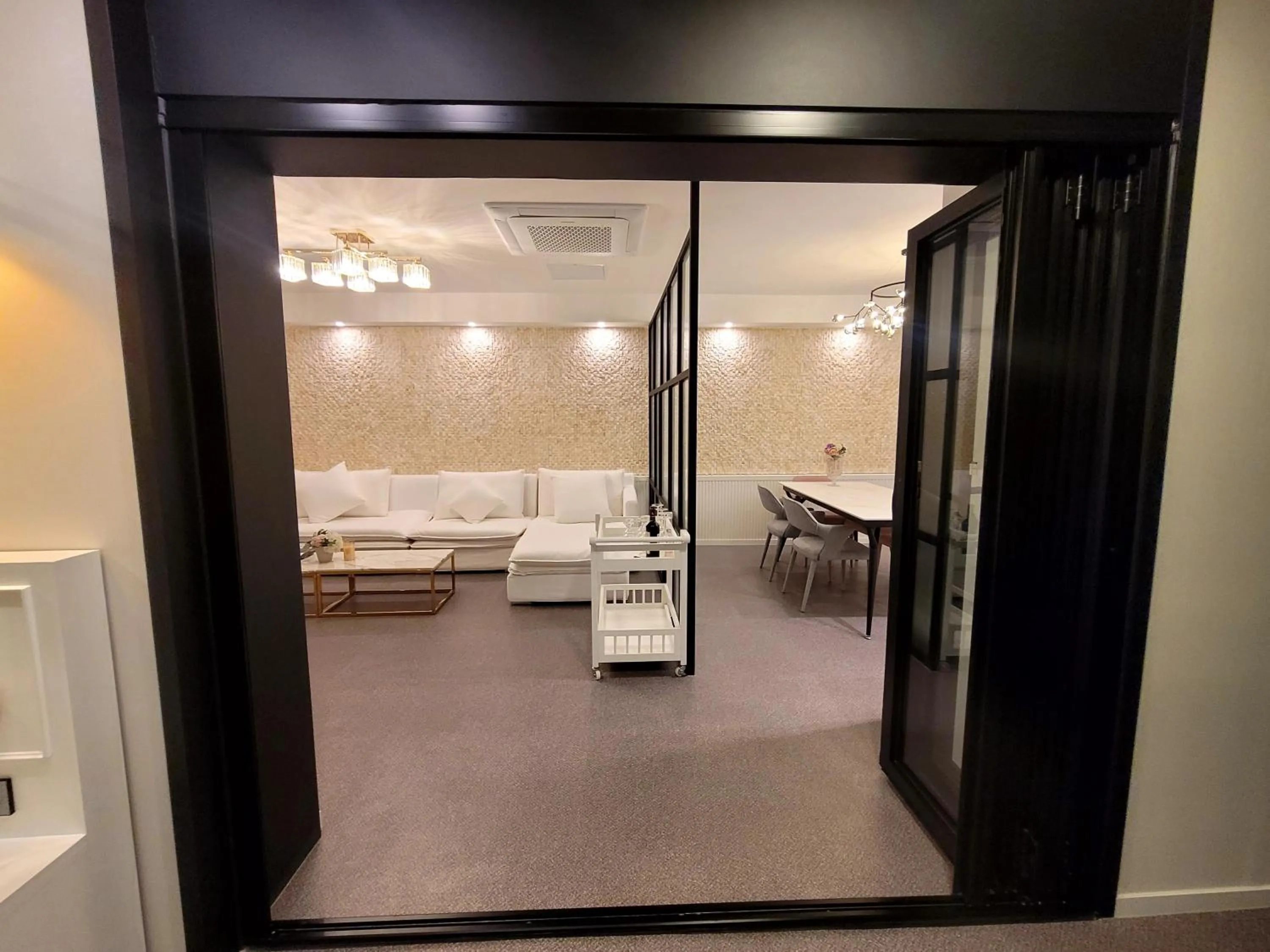 Area and facilities in Embledon Hotel