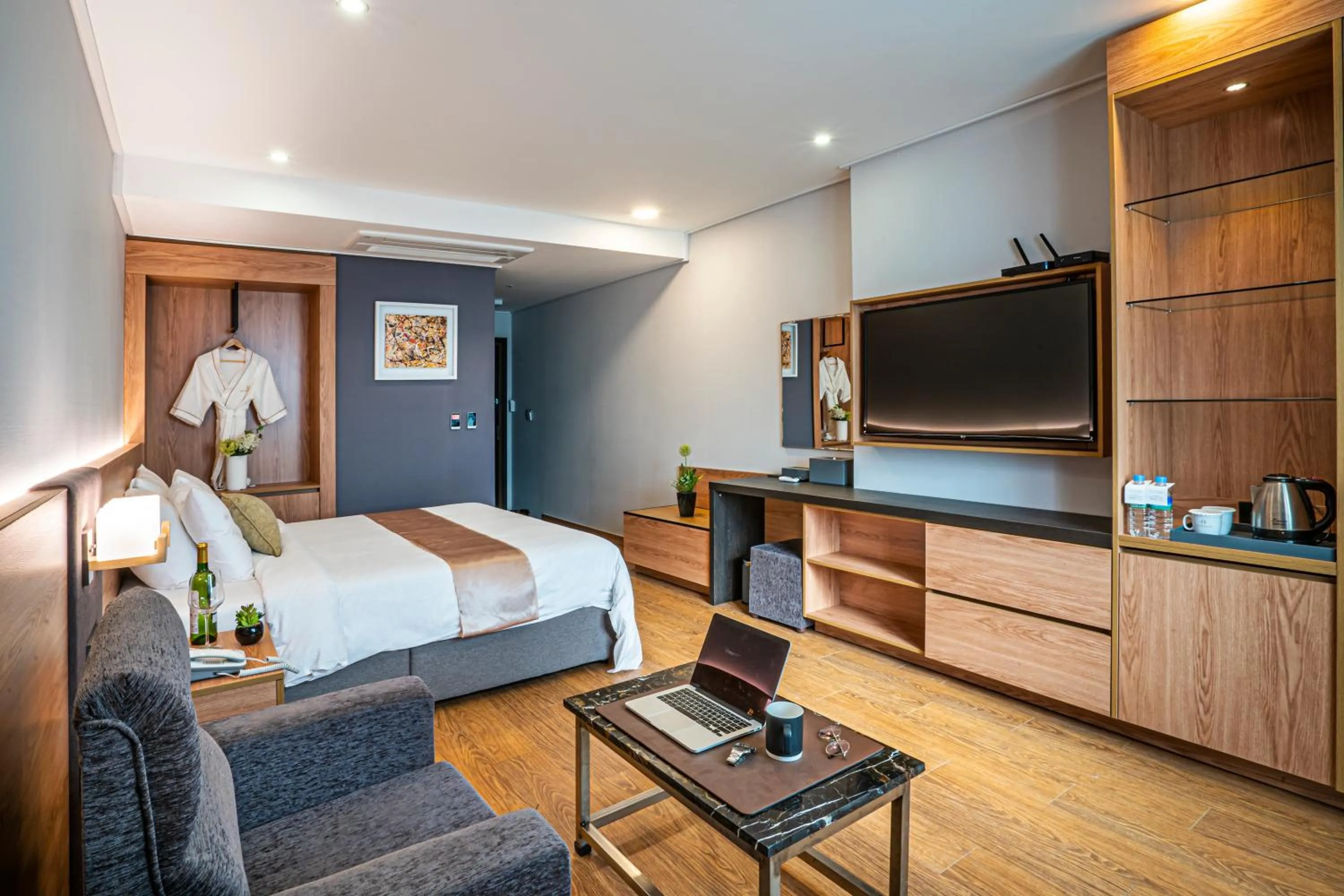 Photo of the whole room, Bed in Embledon Hotel