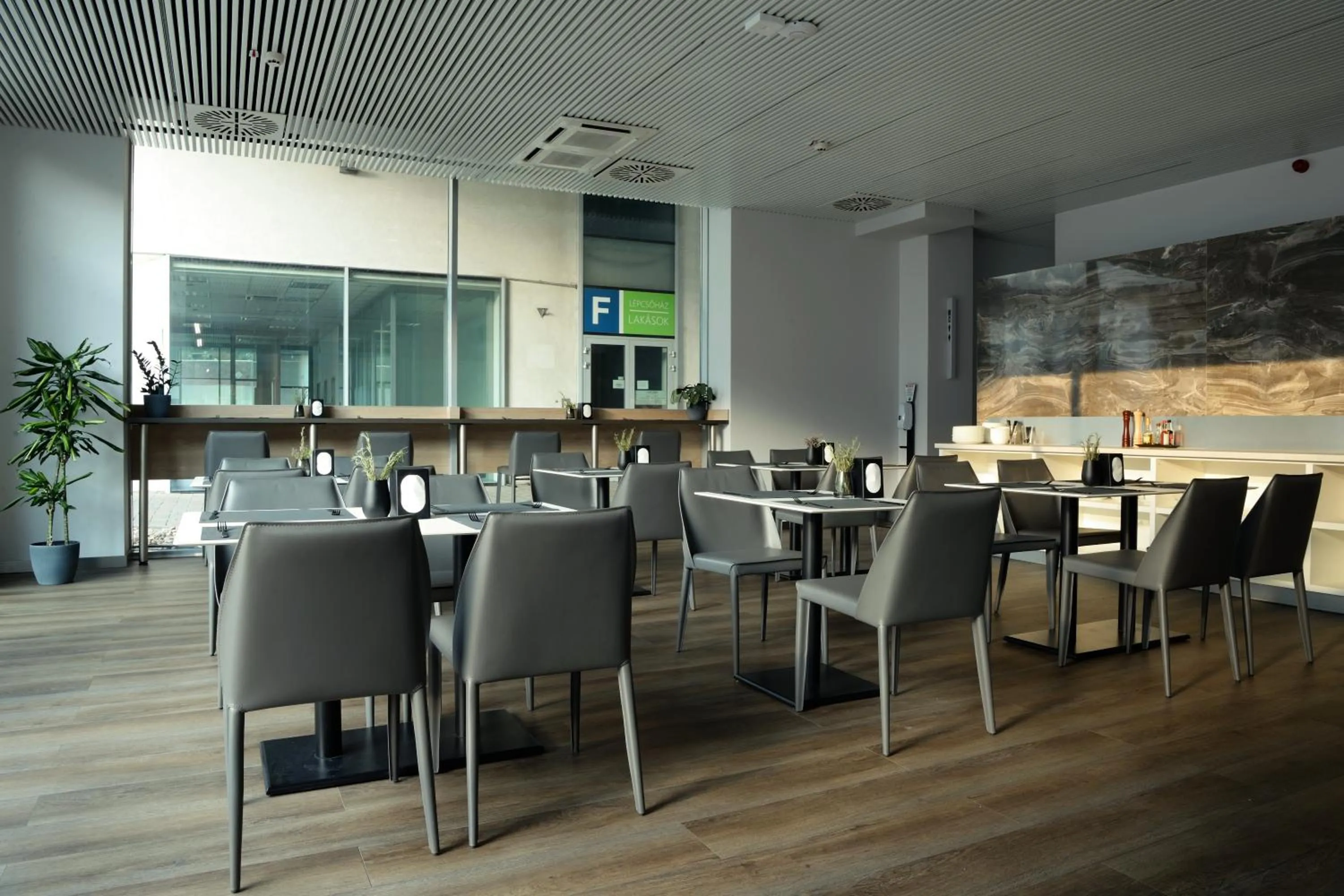 Restaurant/places to eat in Premier Hotel Miskolc