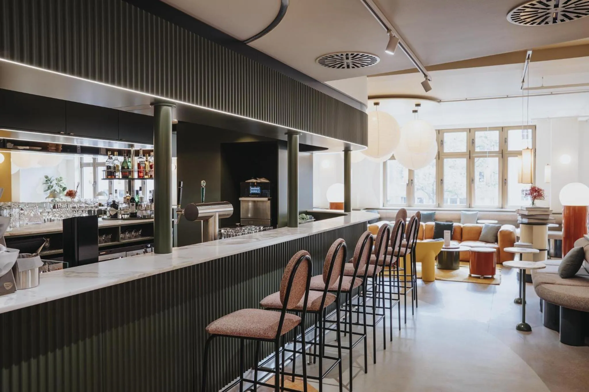 Lounge or bar in Premier Inn Köln City Mediapark