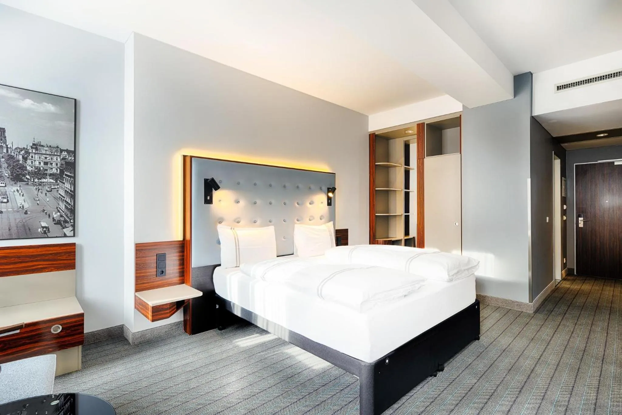 Bedroom, Bed in Premier Inn Köln City Mediapark