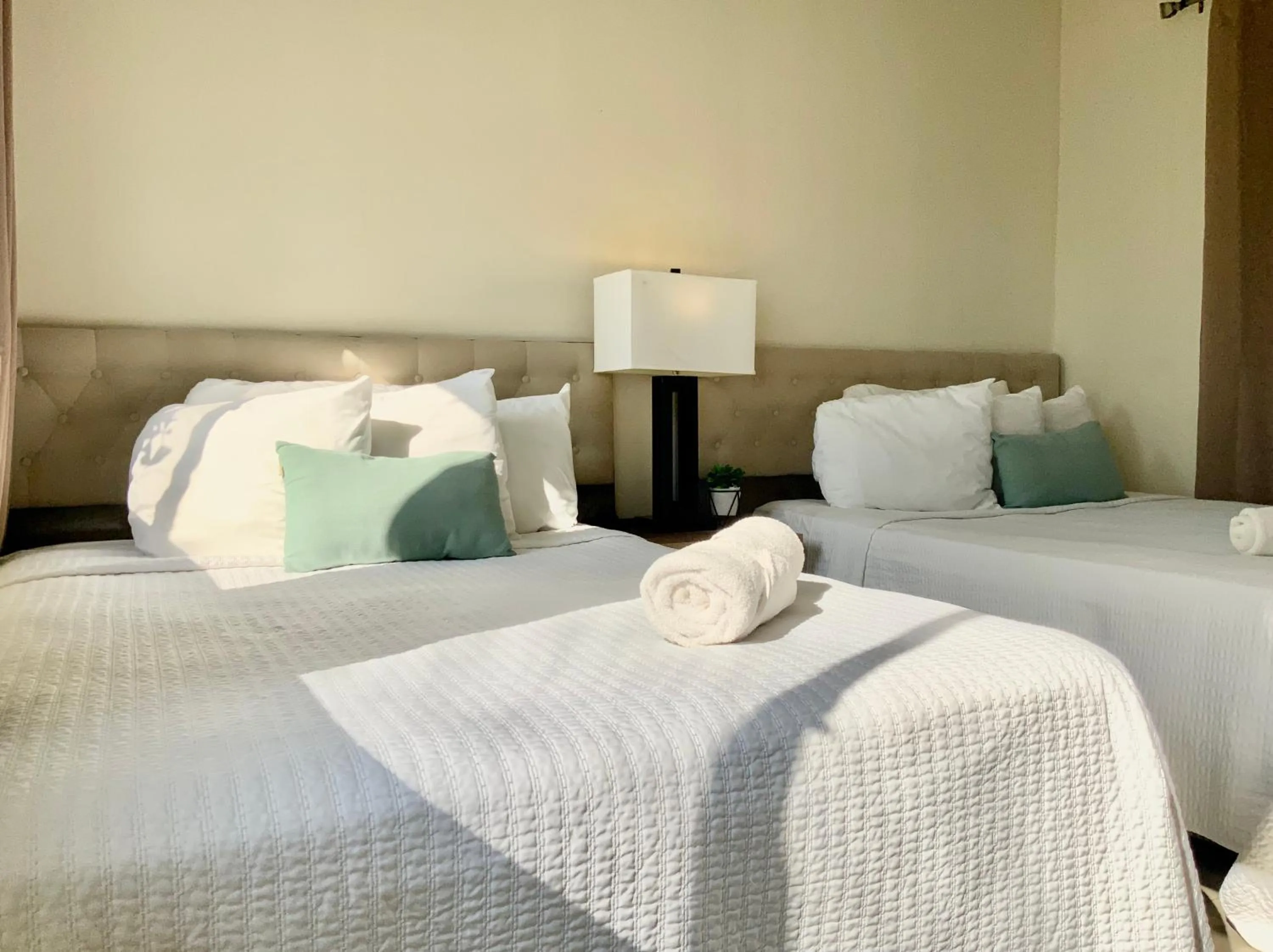 Bed in Paradise Surf Hotel