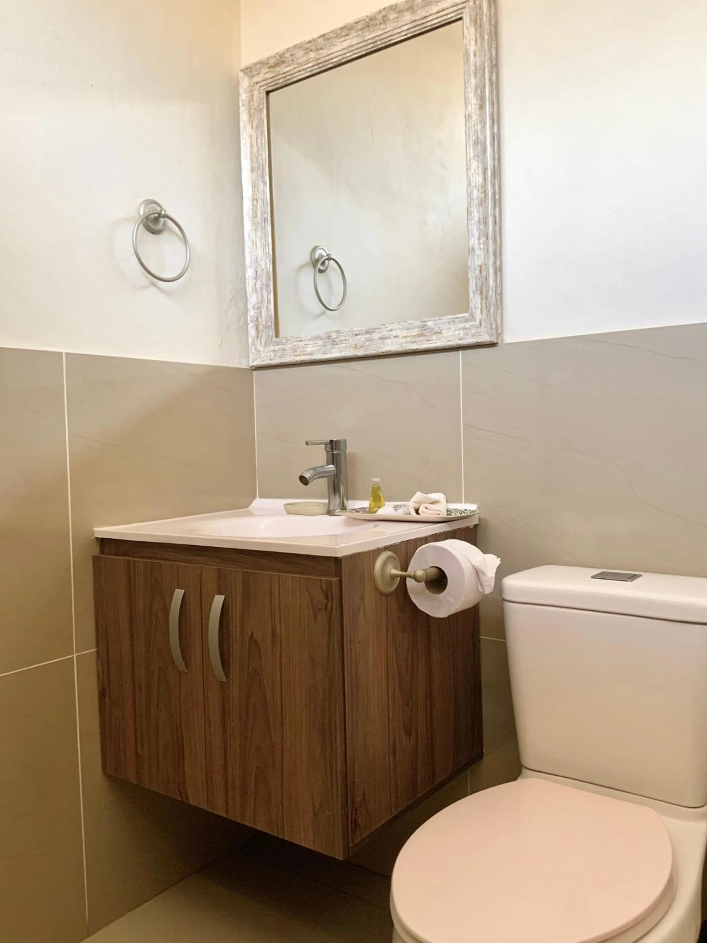 Toilet in Paradise Surf Hotel