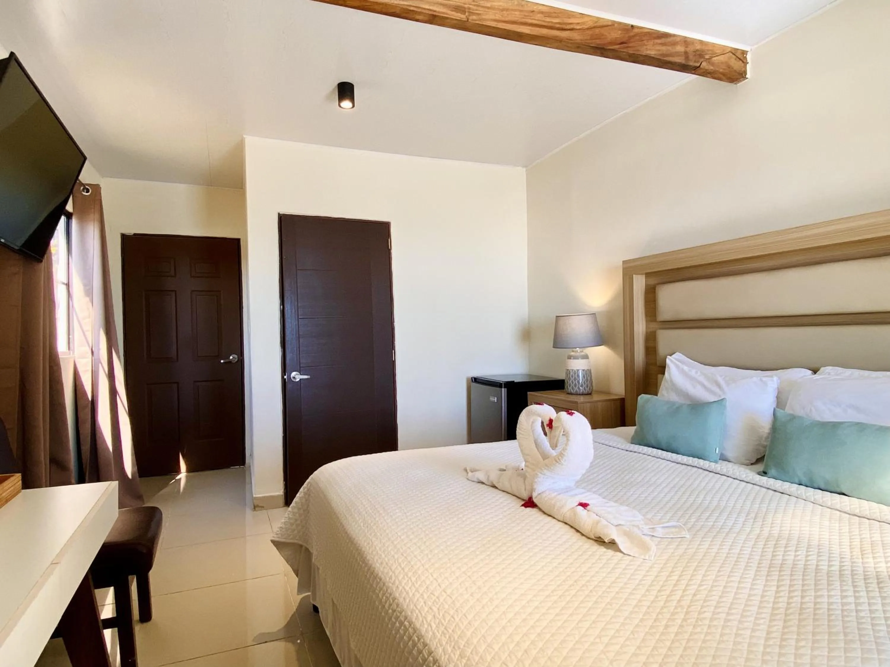 Bed in Paradise Surf Hotel