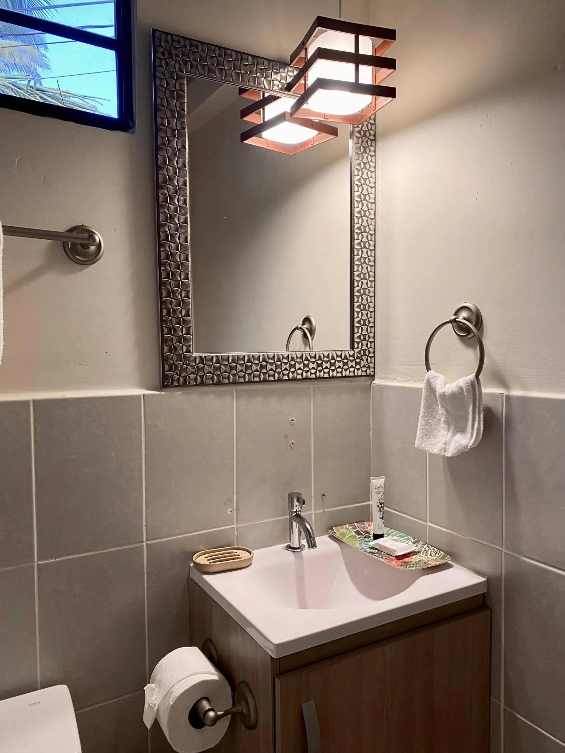 Toilet in Paradise Surf Hotel