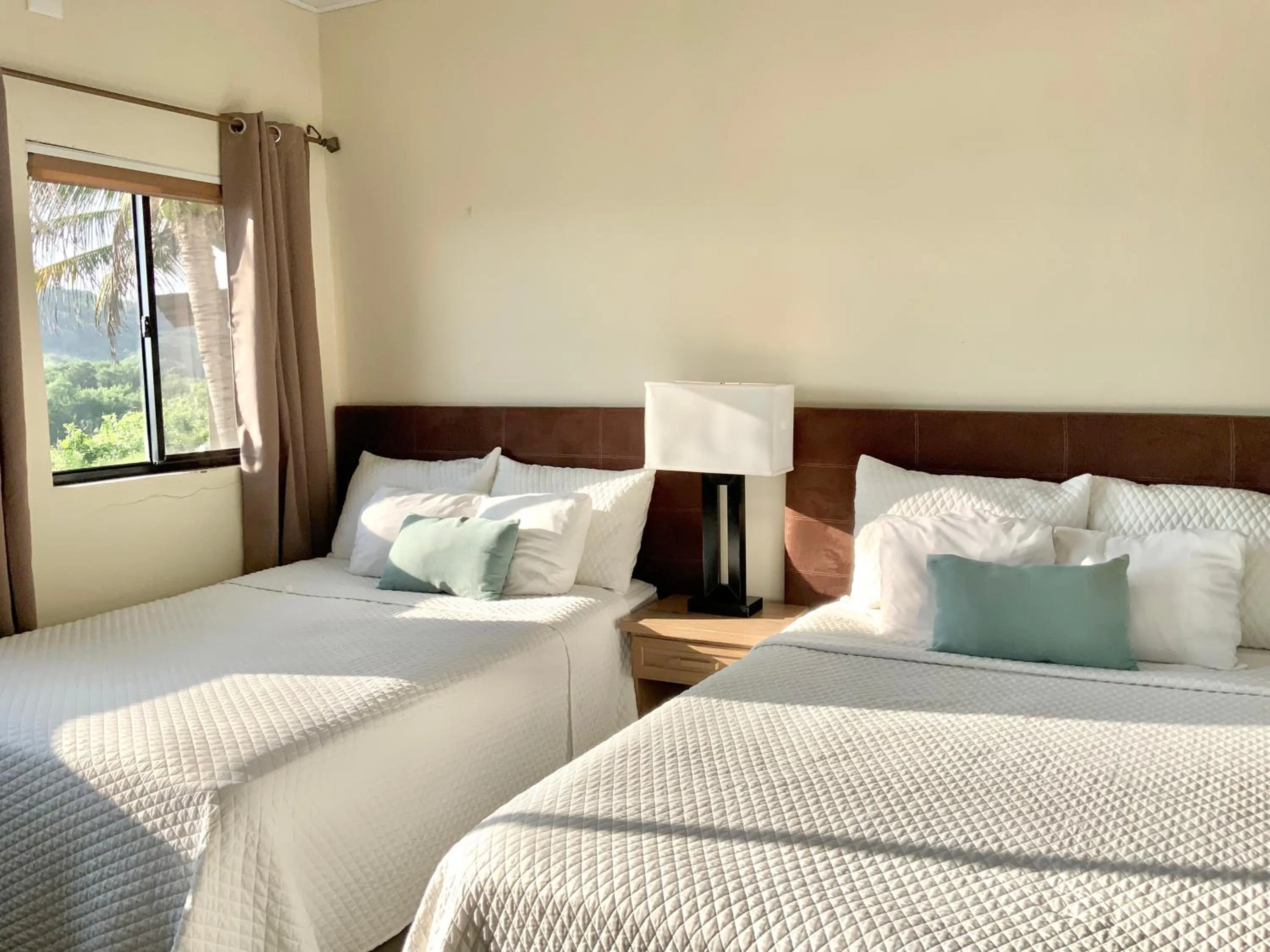 Bed in Paradise Surf Hotel