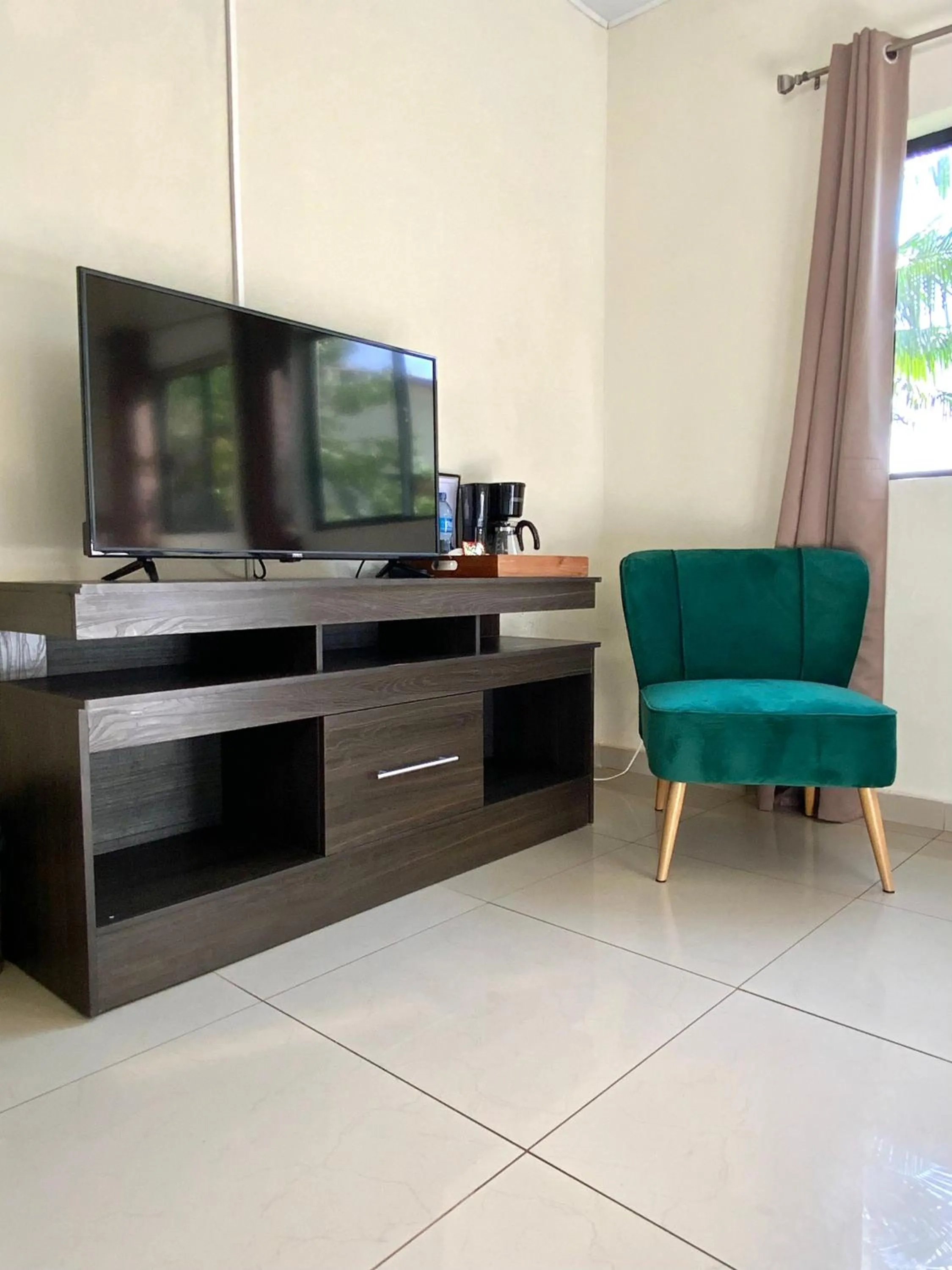 TV and multimedia in Paradise Surf Hotel