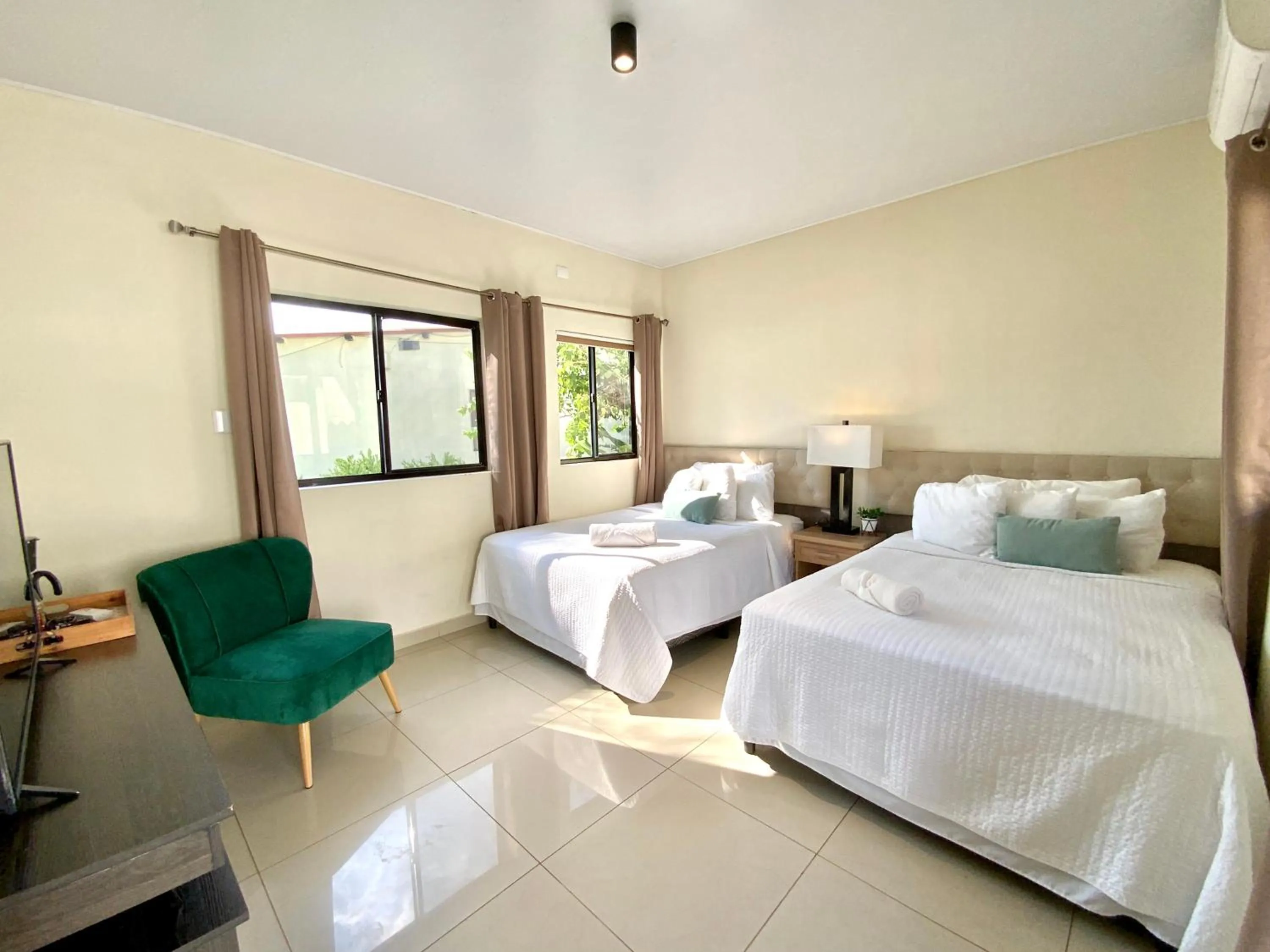 Bed in Paradise Surf Hotel